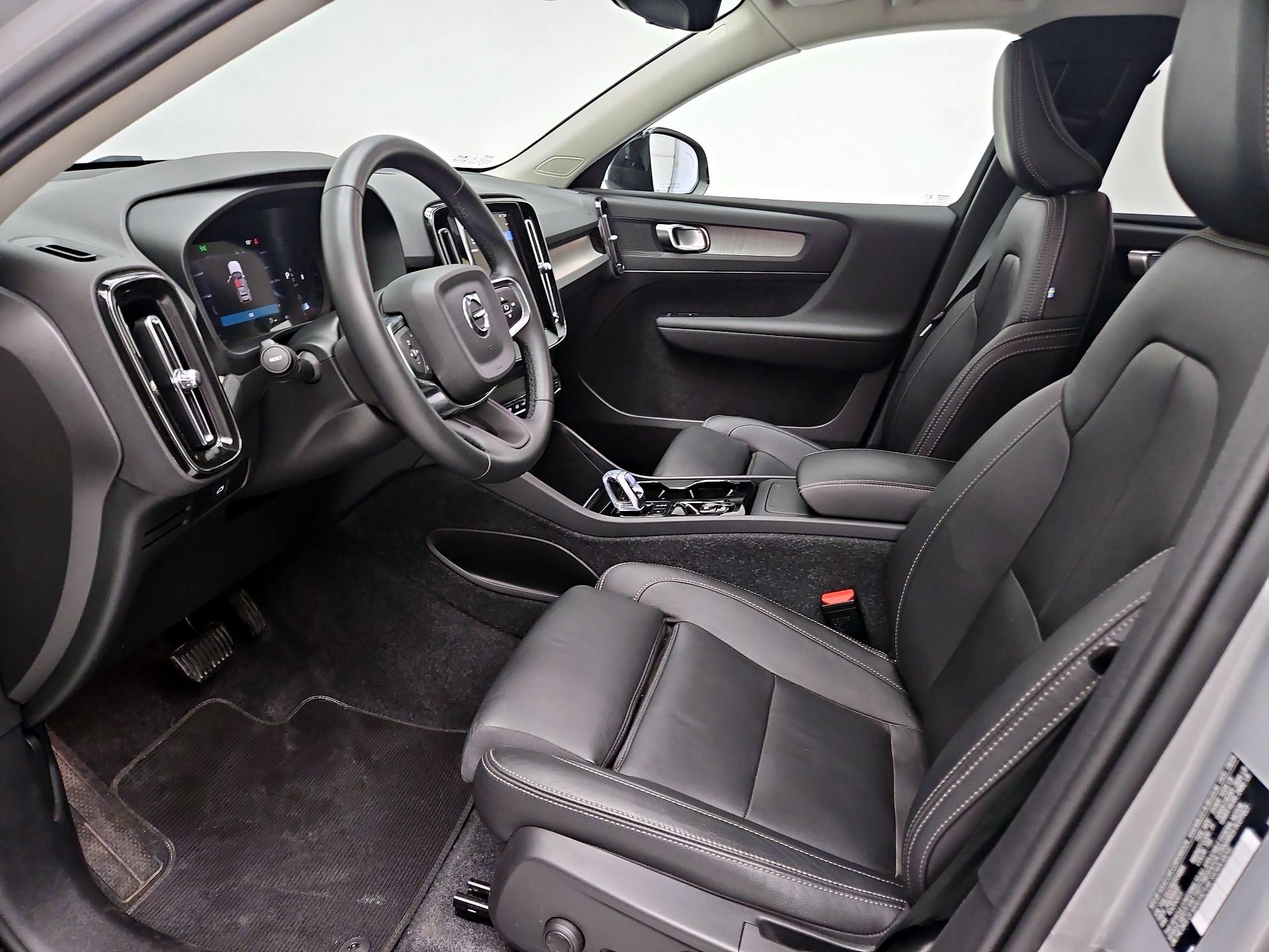 Thumbnail: 2025 Volvo XC40 - 11
