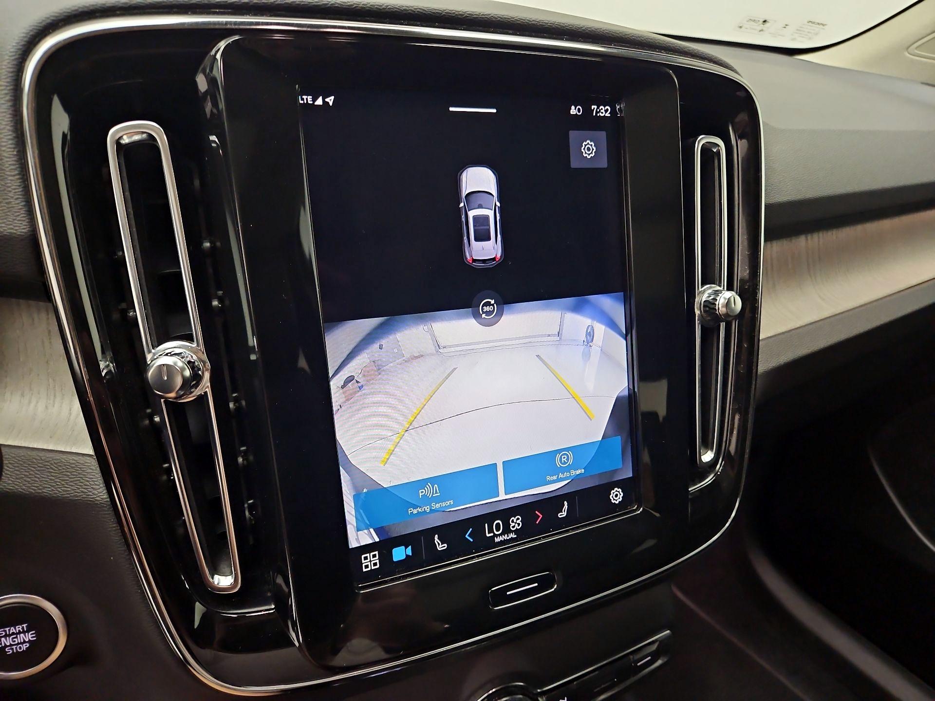 Thumbnail: 2025 Volvo XC40 - 14