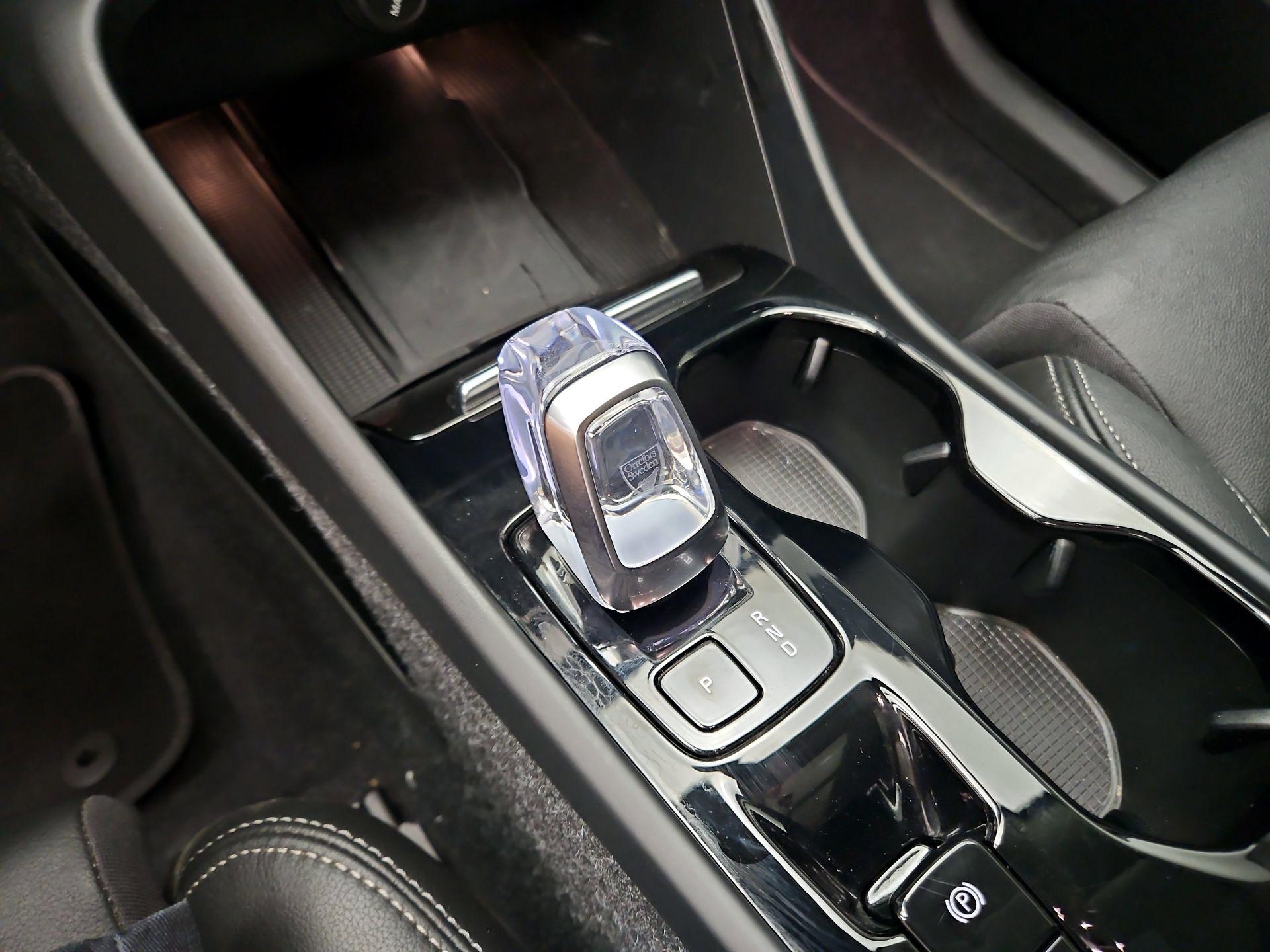 Thumbnail: 2025 Volvo XC40 - 17