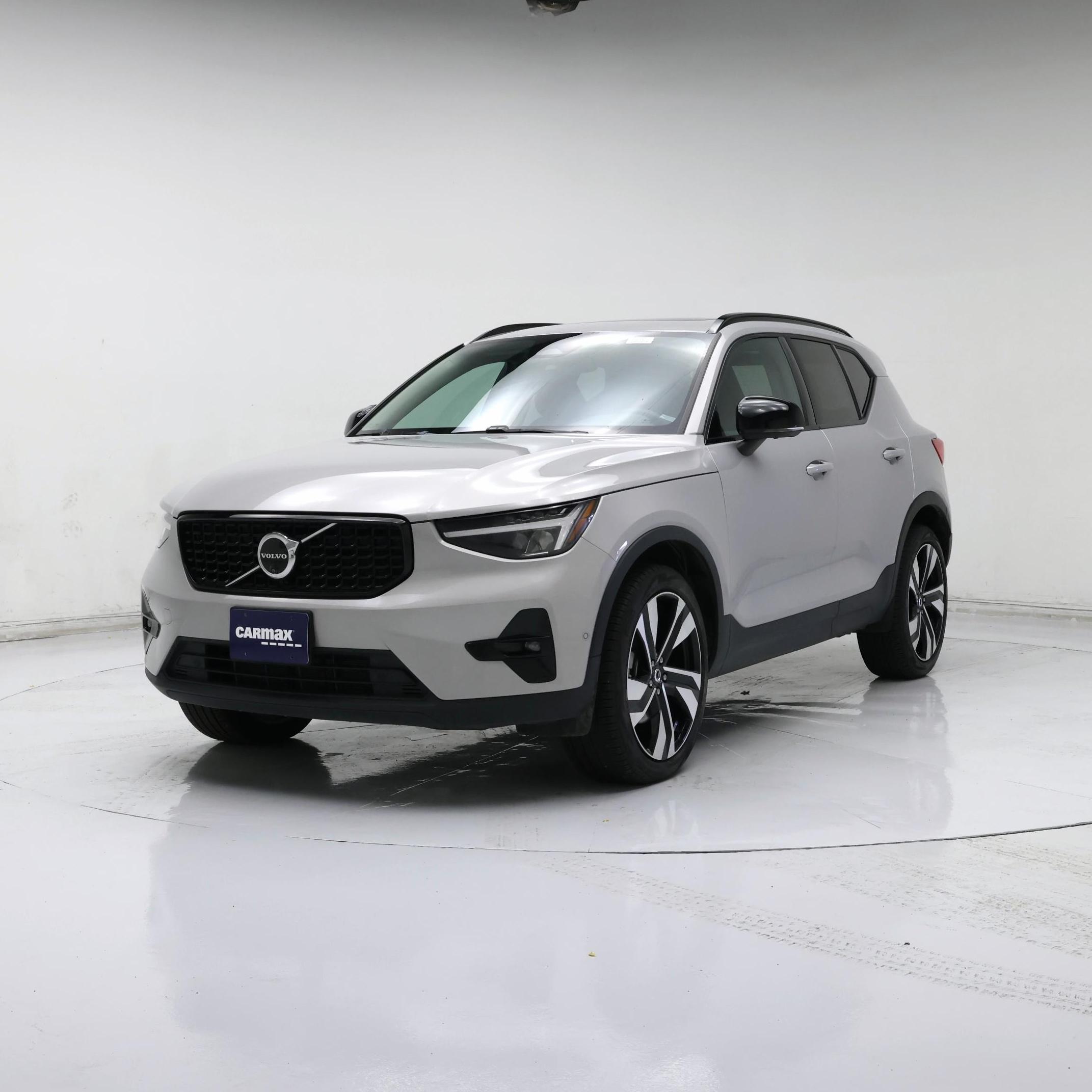Thumbnail: 2025 Volvo XC40 - 4