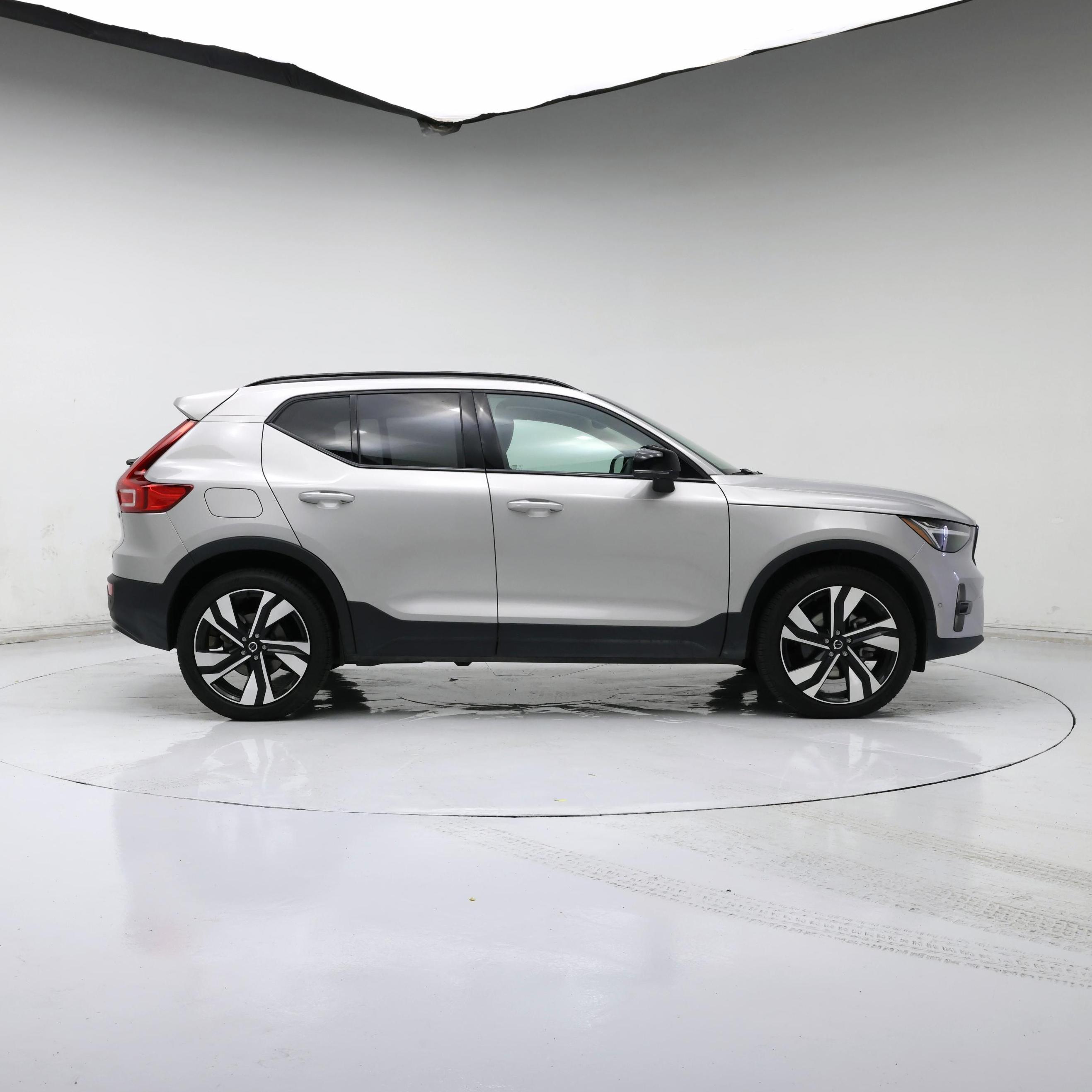 Thumbnail: 2025 Volvo XC40 - 7