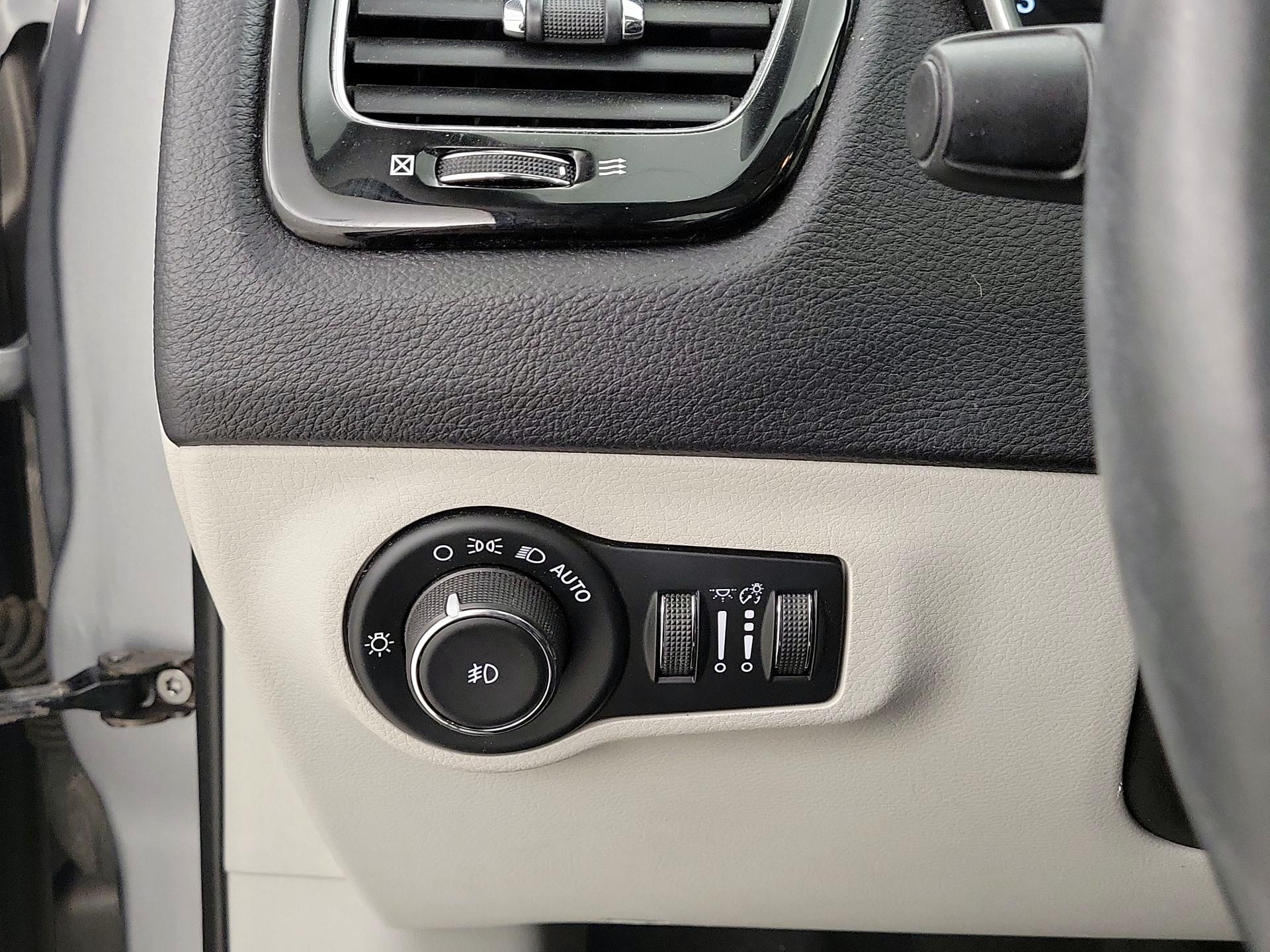 Thumbnail: 2018 Jeep Compass - 13