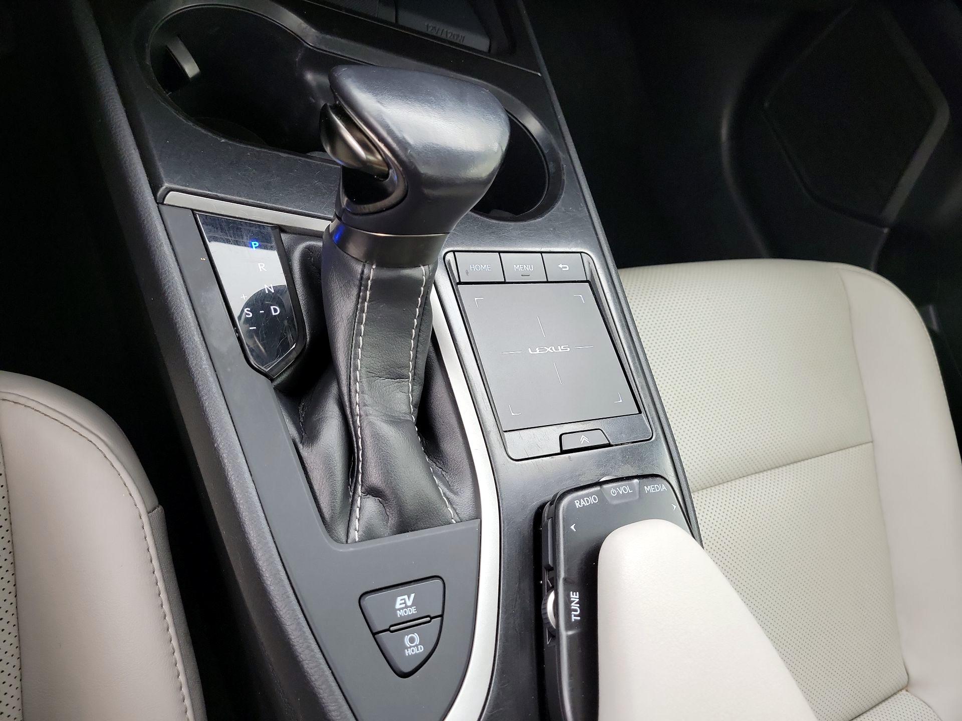 Thumbnail: 2019 Lexus UX - 17