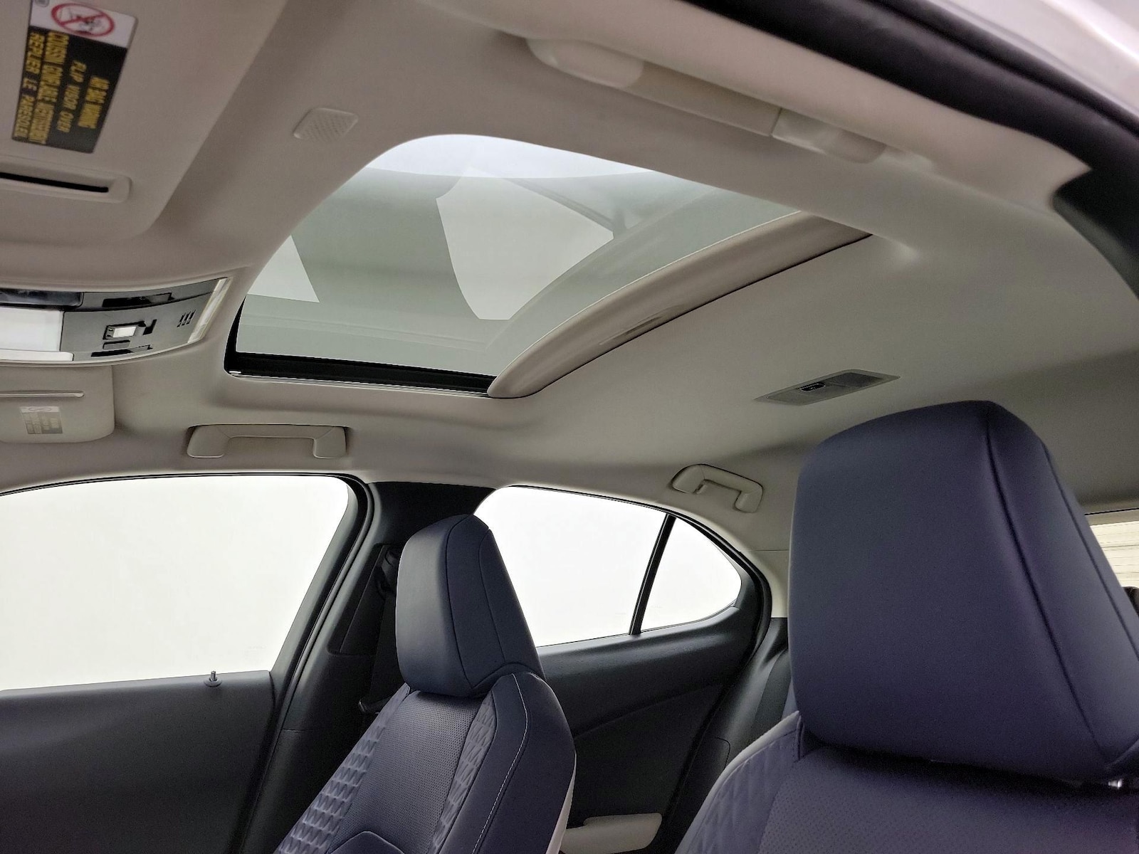 Sunroof(s) & Overhead Airbags