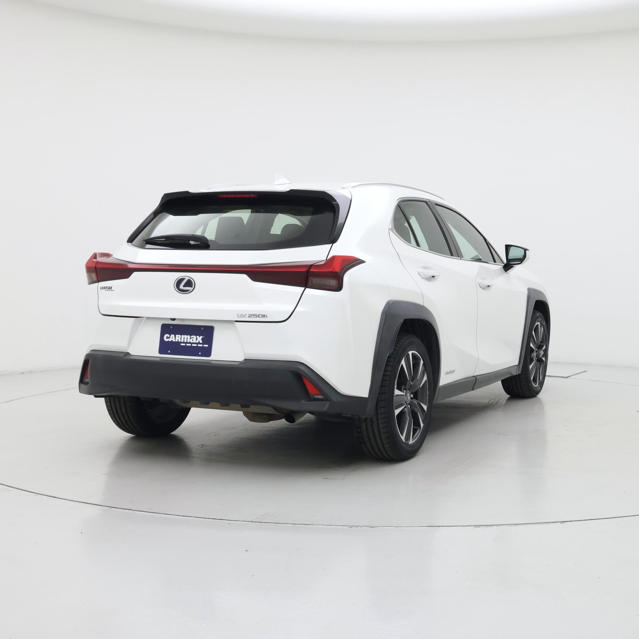 Thumbnail: 2019 Lexus UX - 8