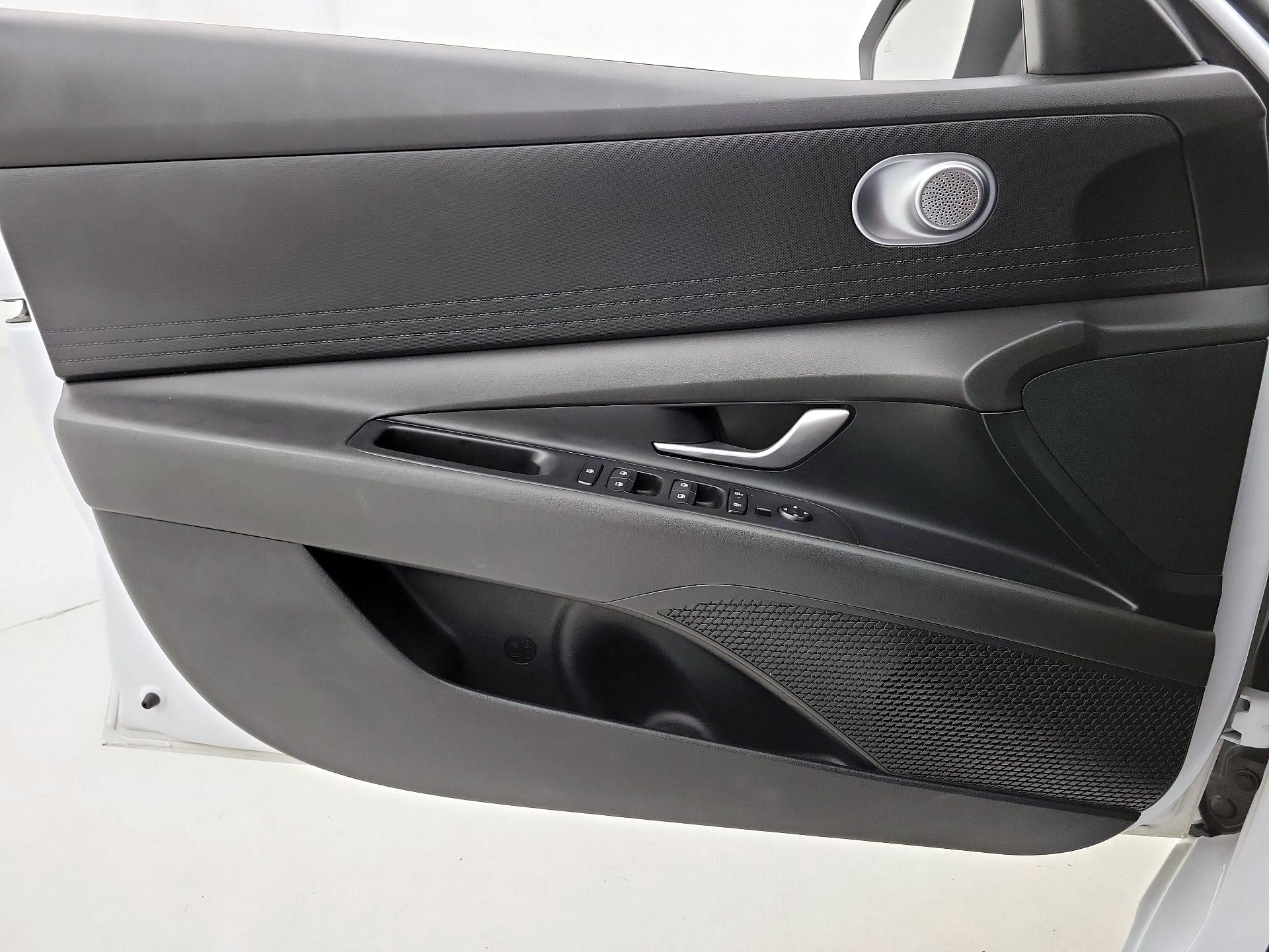 Thumbnail: 2024 Hyundai Elantra - 12