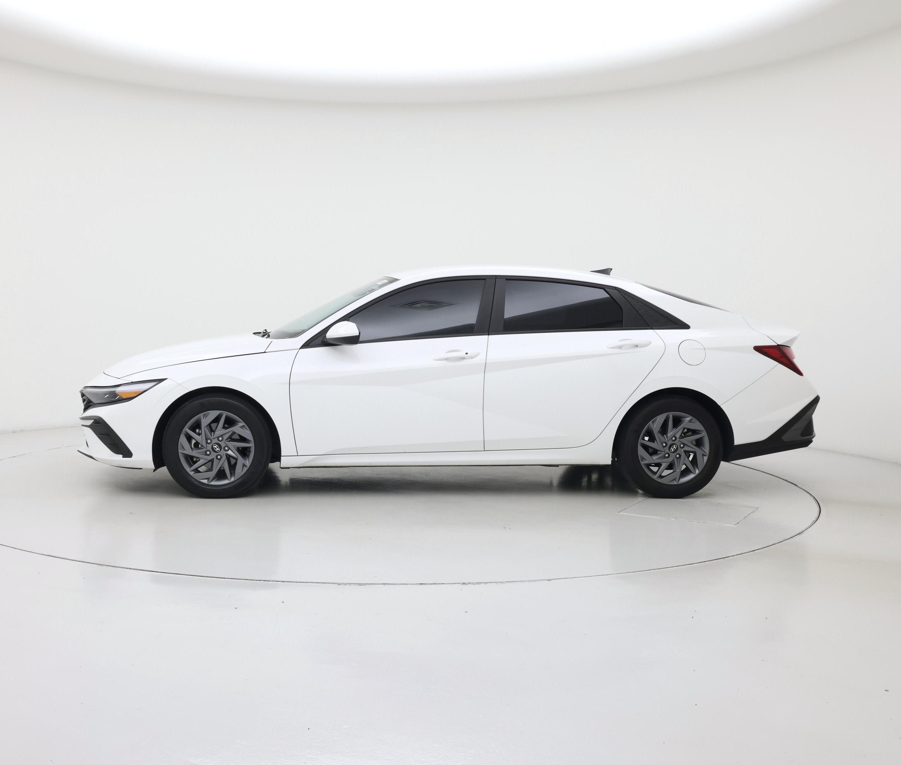 Thumbnail: 2024 Hyundai Elantra - 3