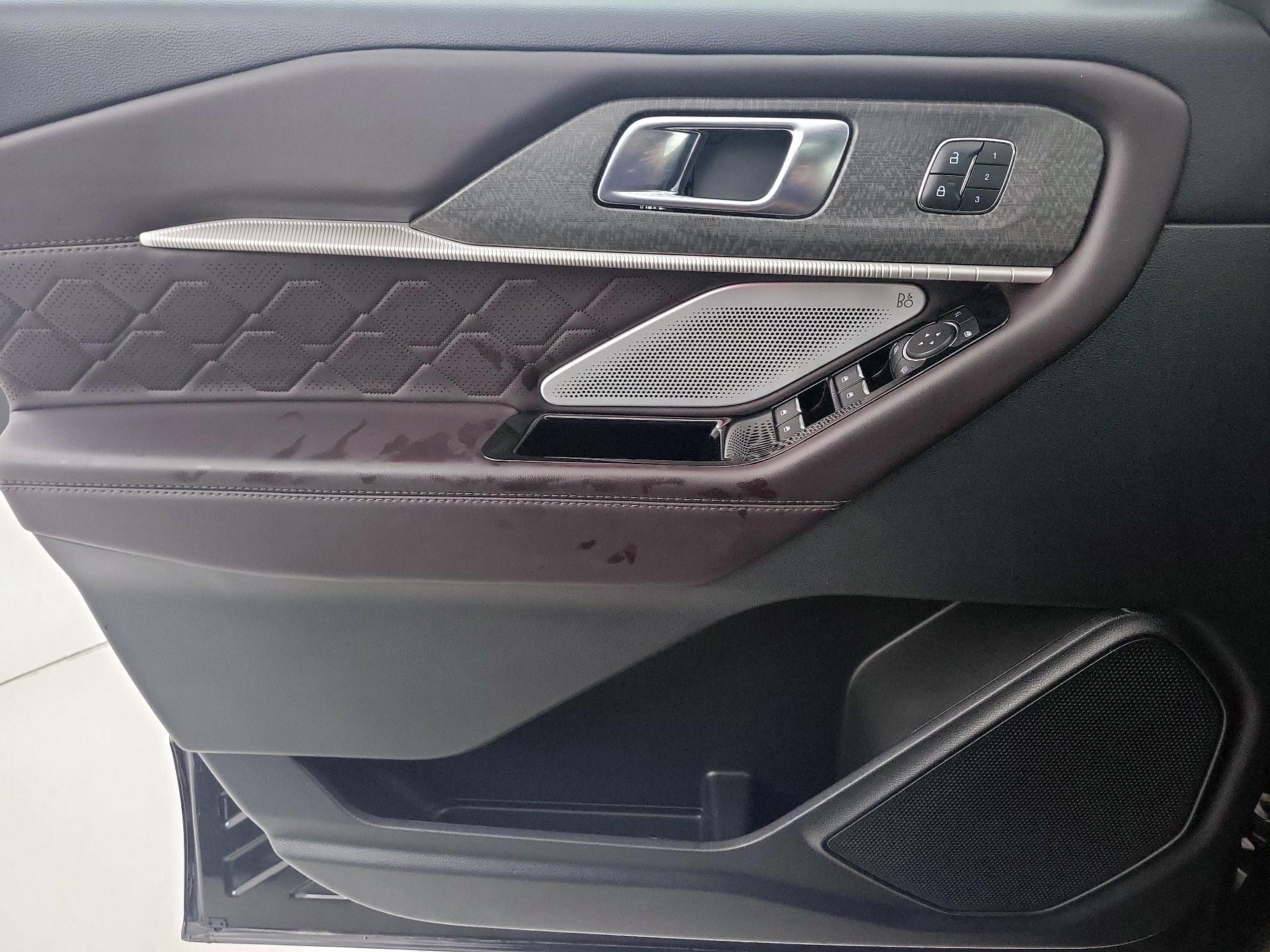 Thumbnail: 2025 Ford Explorer - 12