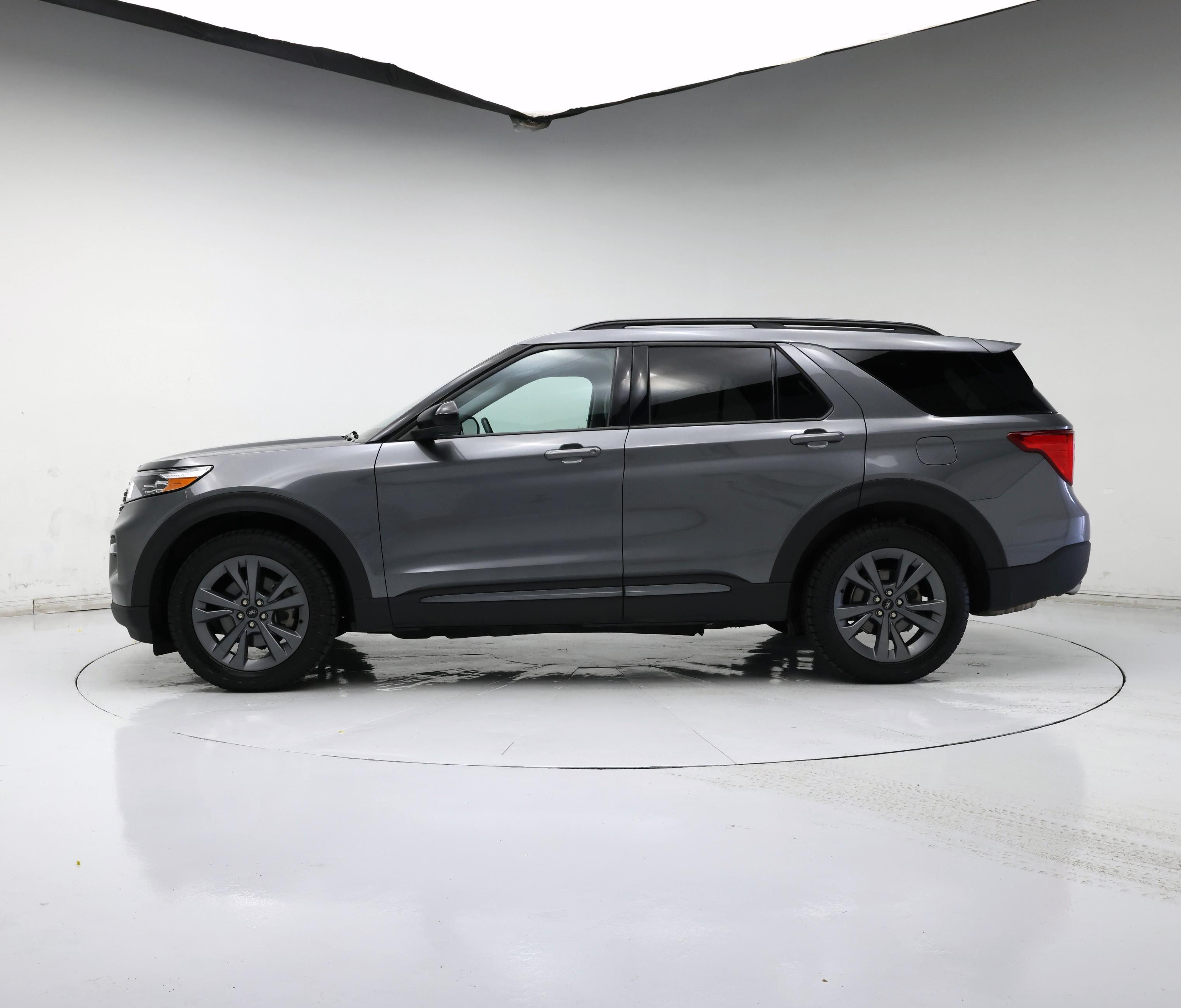 Thumbnail: 2022 Ford Explorer - 3