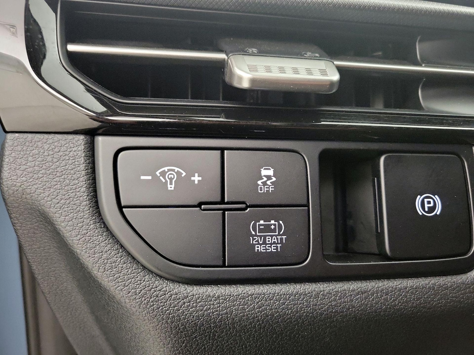 2026 Kia Sportage S Hybrid - Photo 14