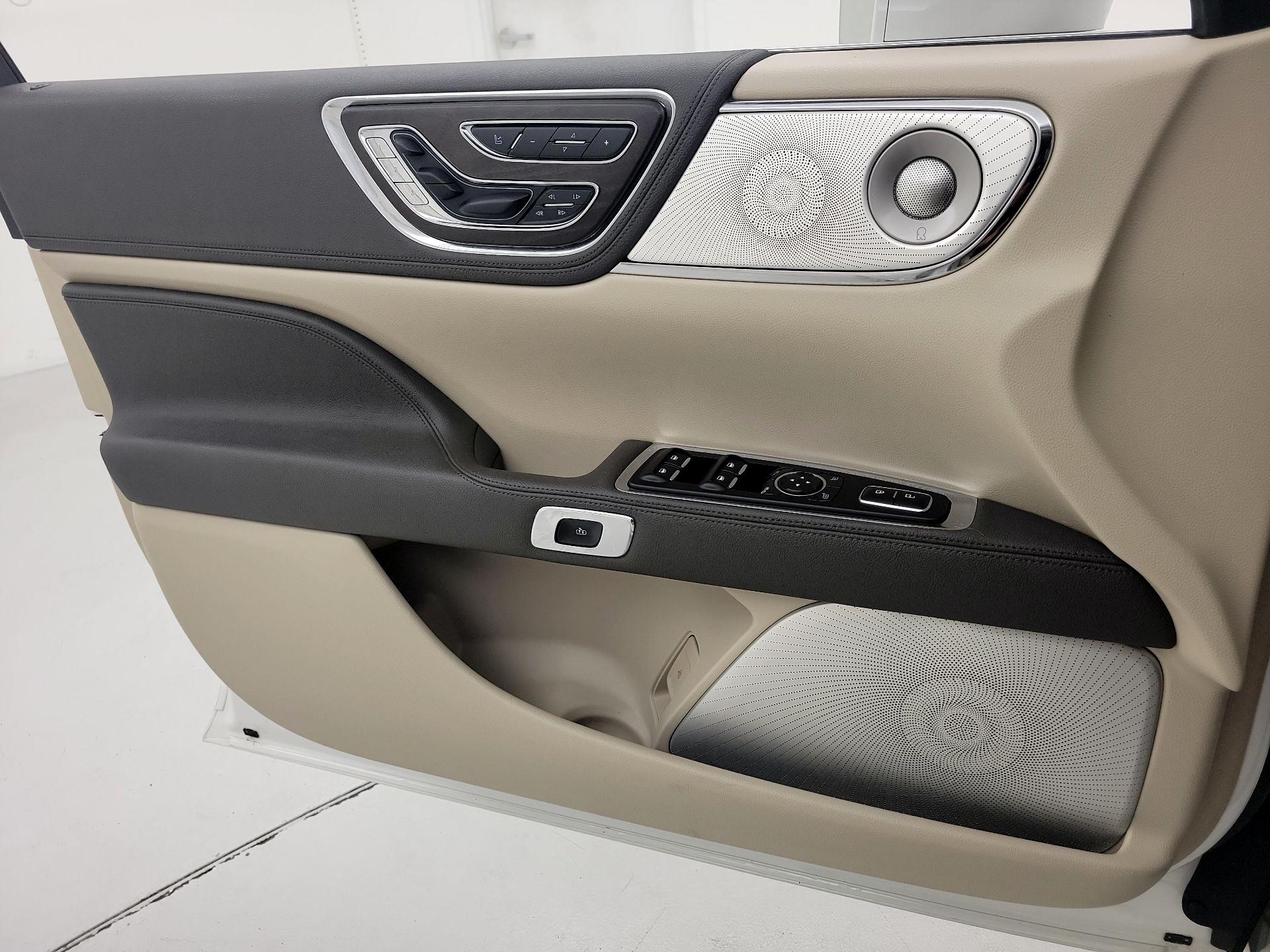 Thumbnail: 2020 Lincoln Continental - 12