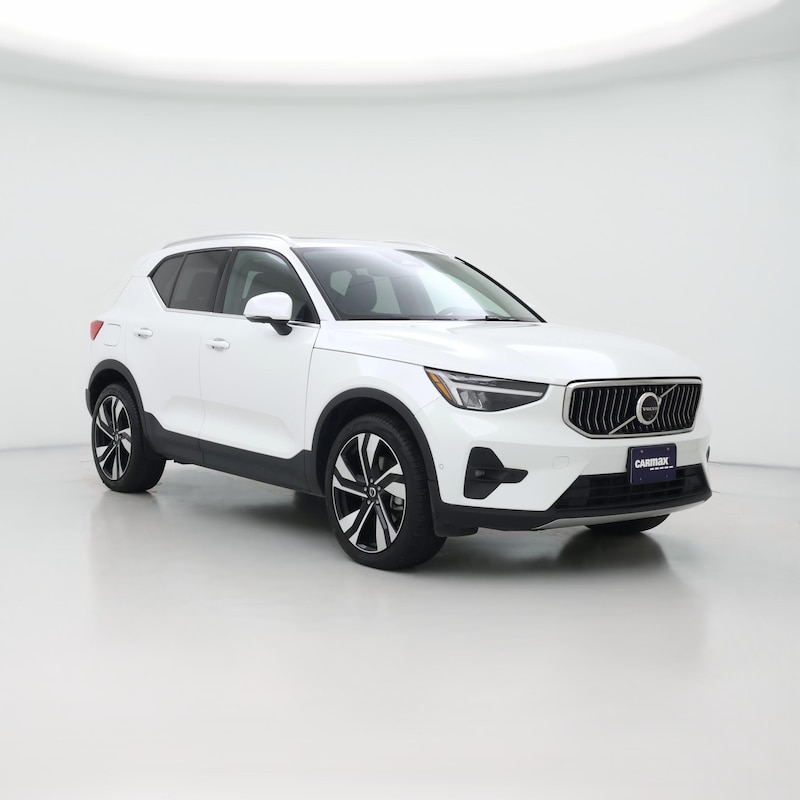 2025 Volvo XC40 B5 Plus Bright Theme