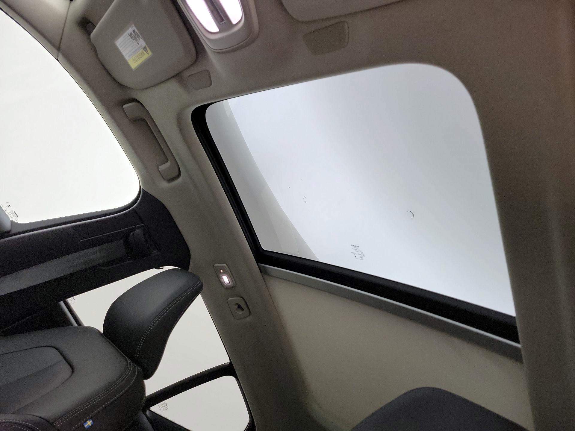 Thumbnail: 2025 Volvo XC40 - 20