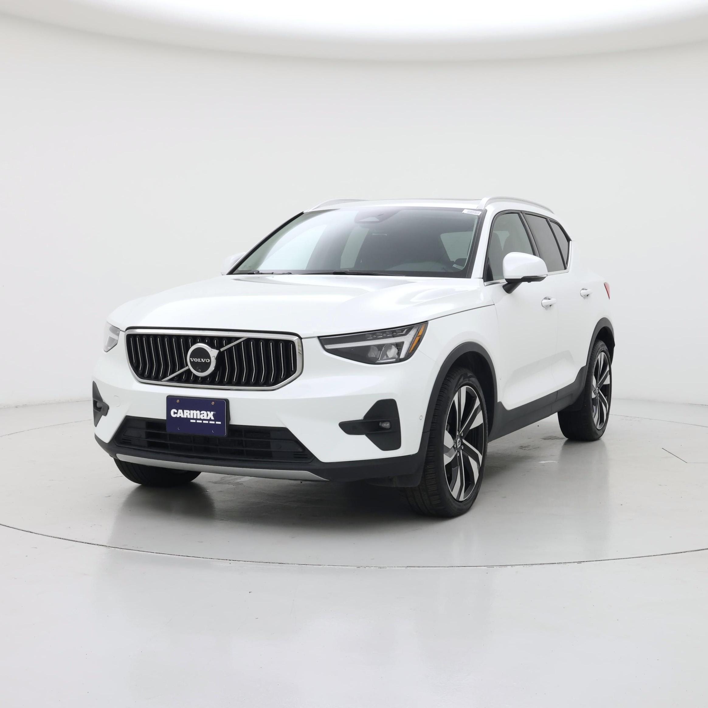 Thumbnail: 2025 Volvo XC40 - 4