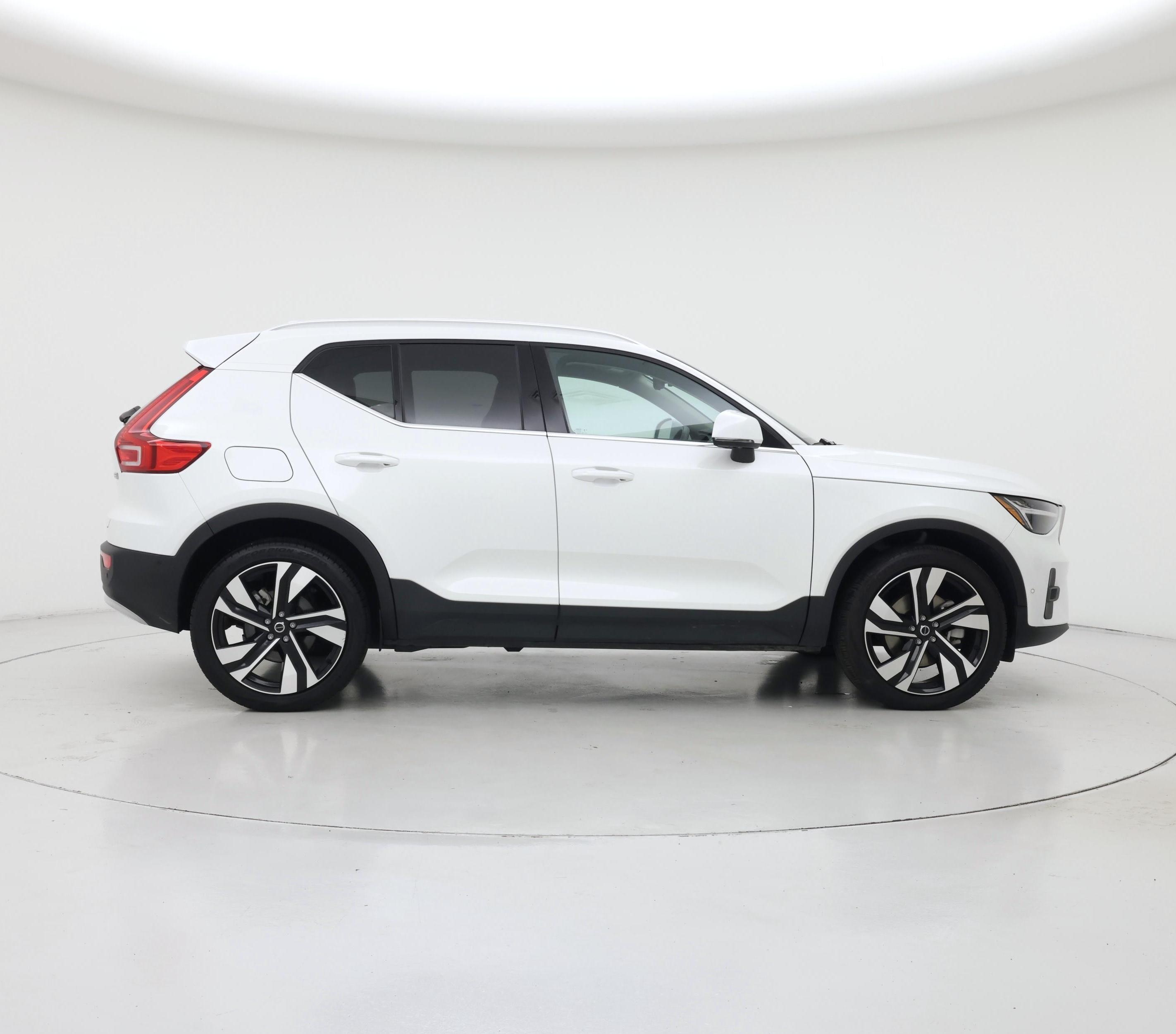 Thumbnail: 2025 Volvo XC40 - 7