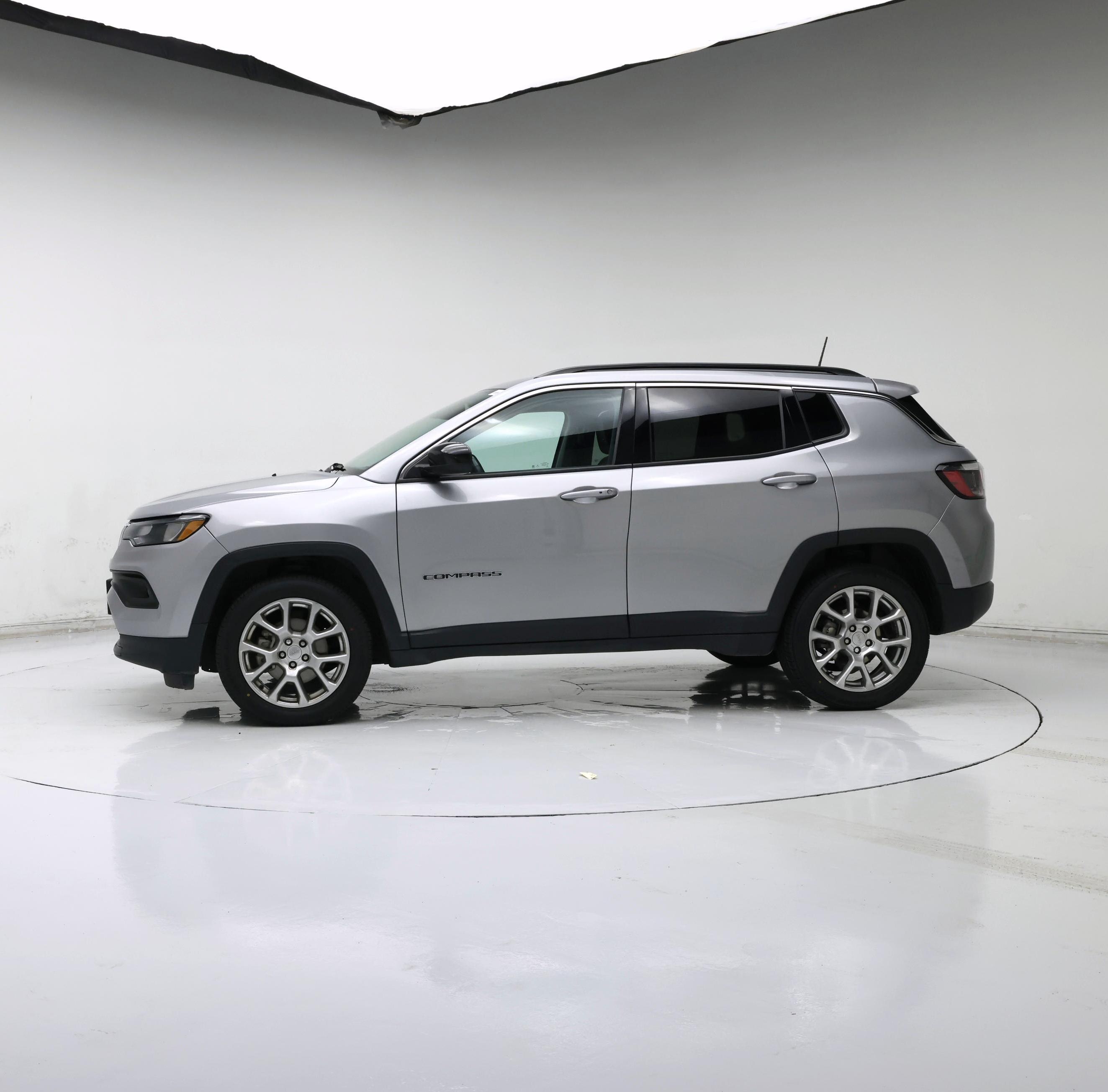 Thumbnail: 2022 Jeep Compass - 3