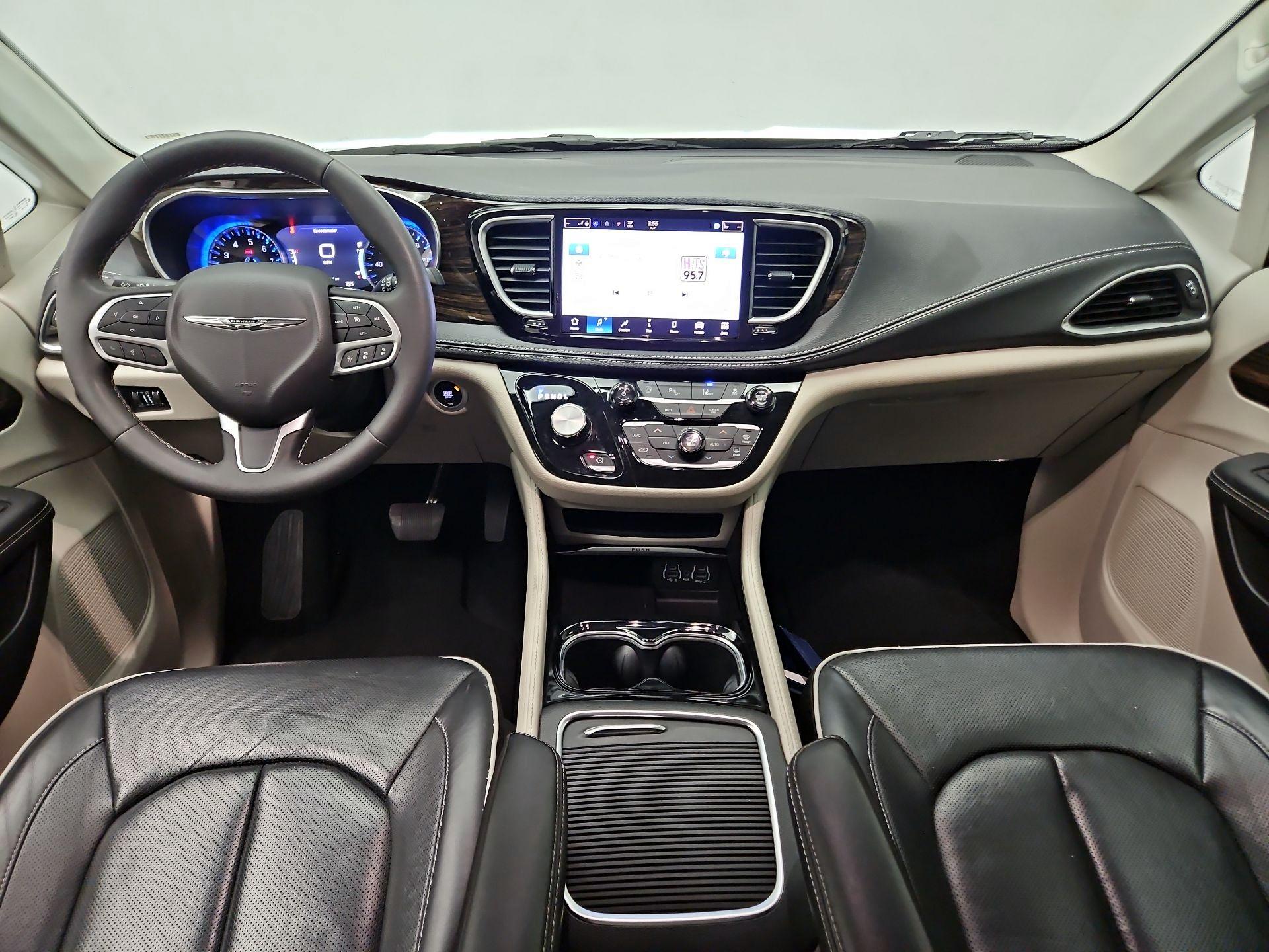 Thumbnail: 2024 Chrysler Pacifica - 9
