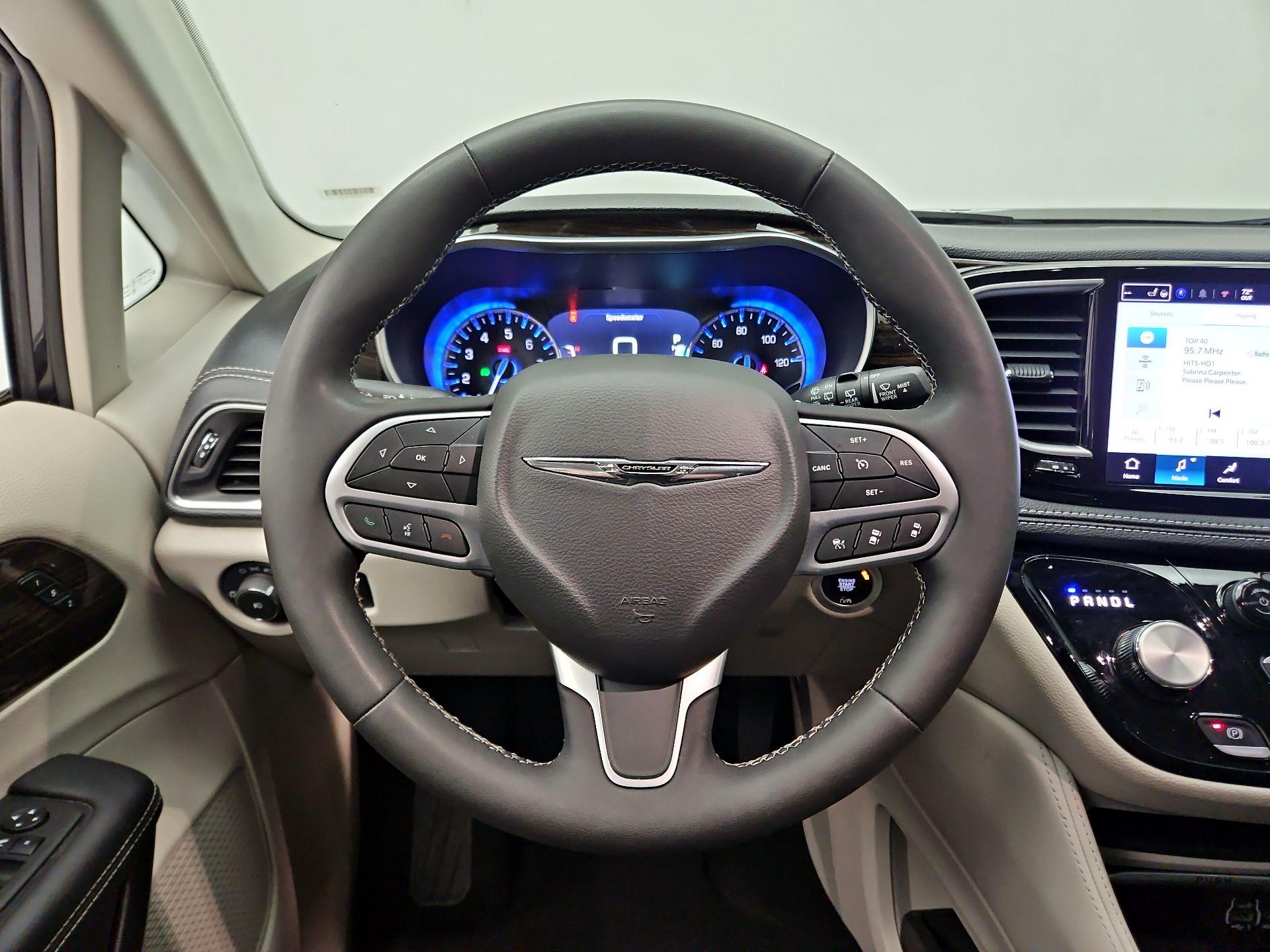 Thumbnail: 2024 Chrysler Pacifica - 10