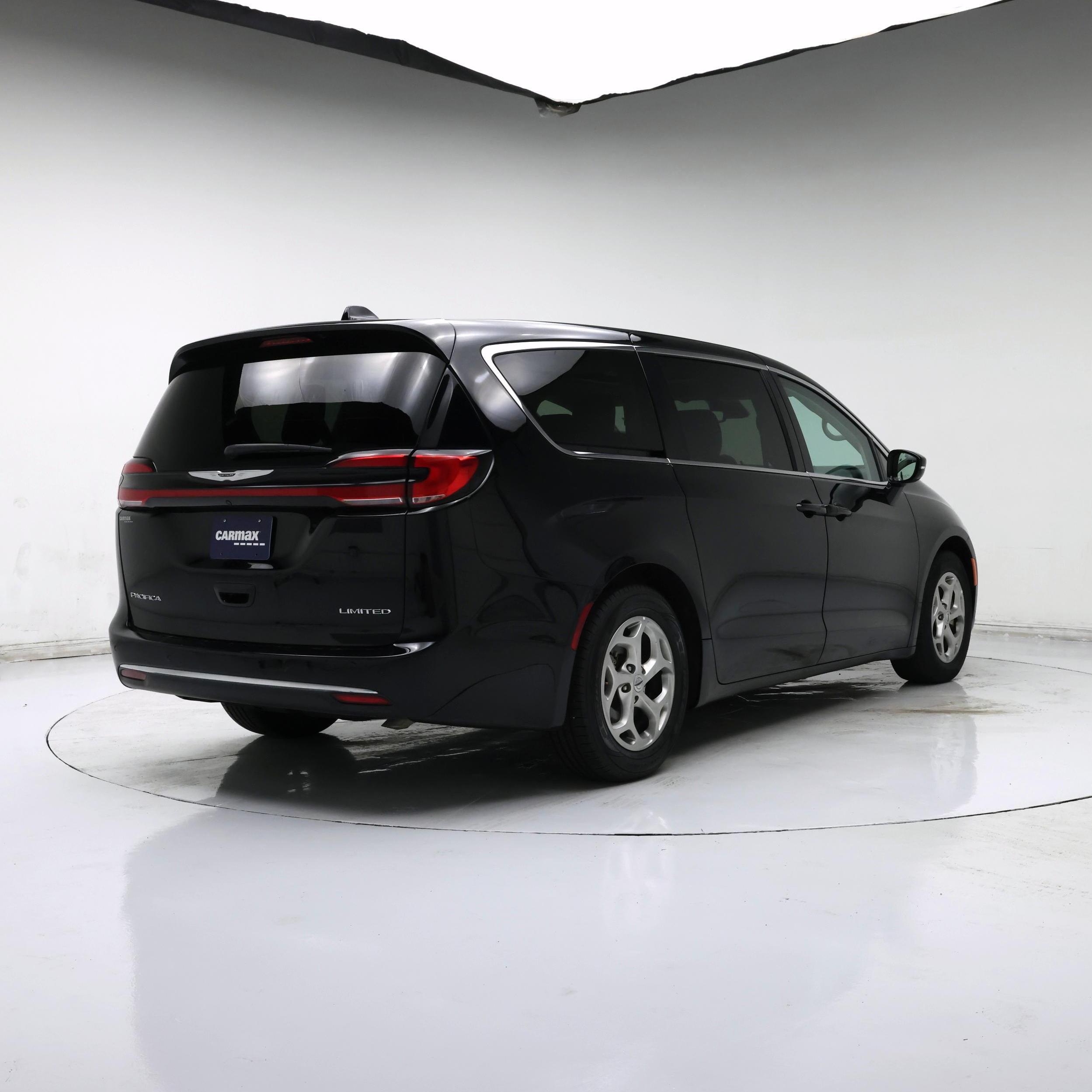 Thumbnail: 2024 Chrysler Pacifica - 8
