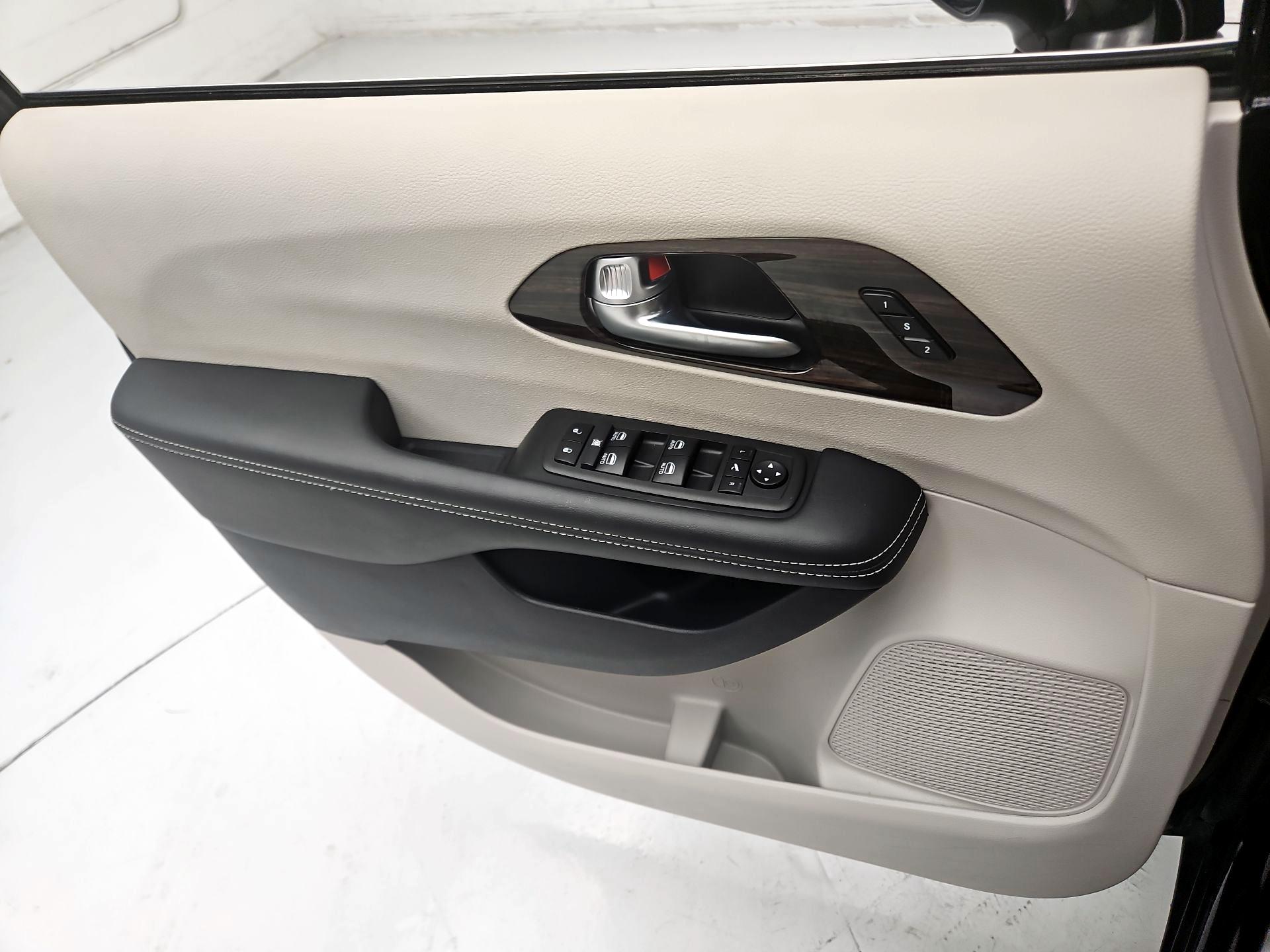 Thumbnail: 2024 Chrysler Pacifica - 12