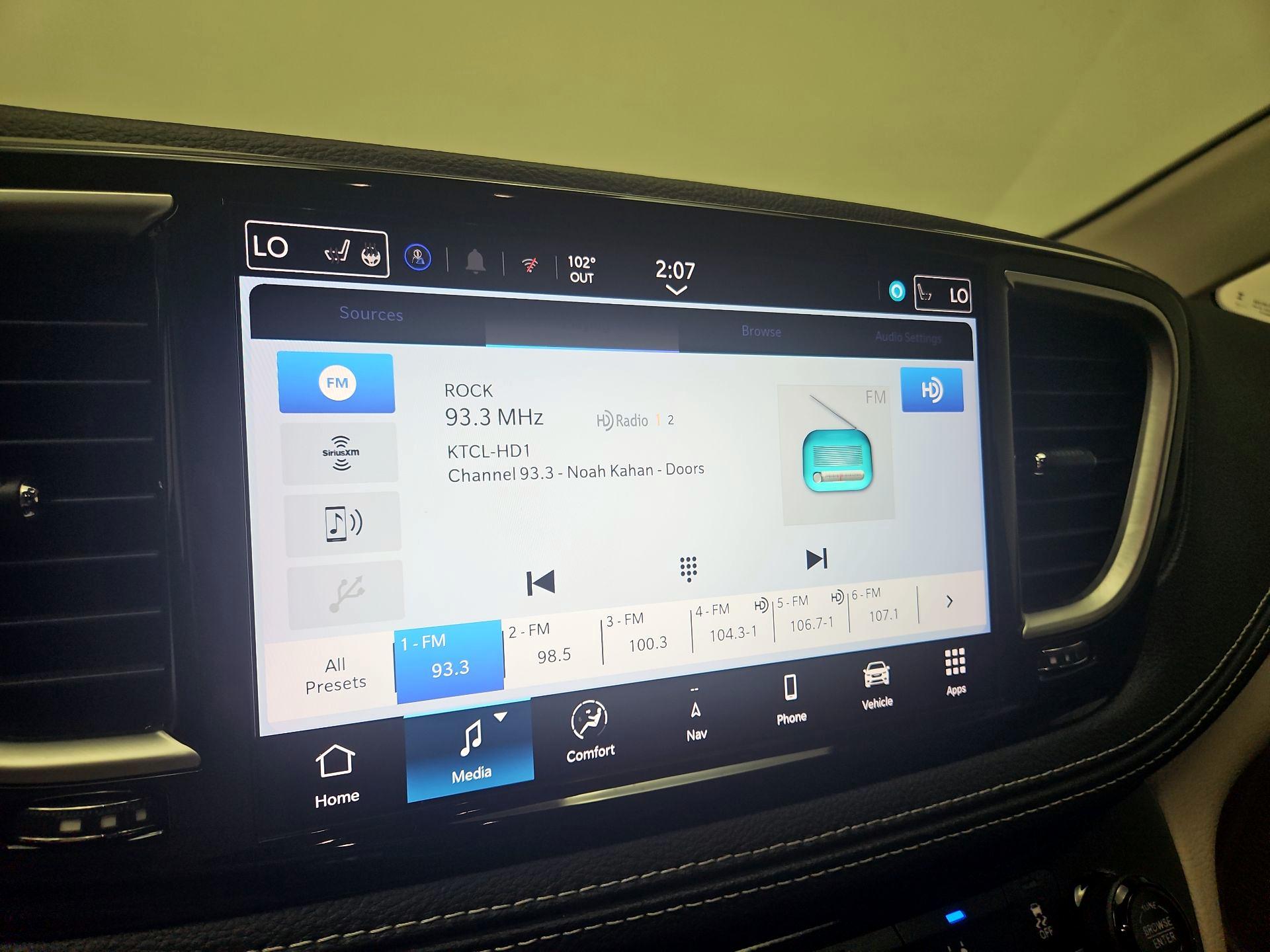 Thumbnail: 2024 Chrysler Pacifica - 16