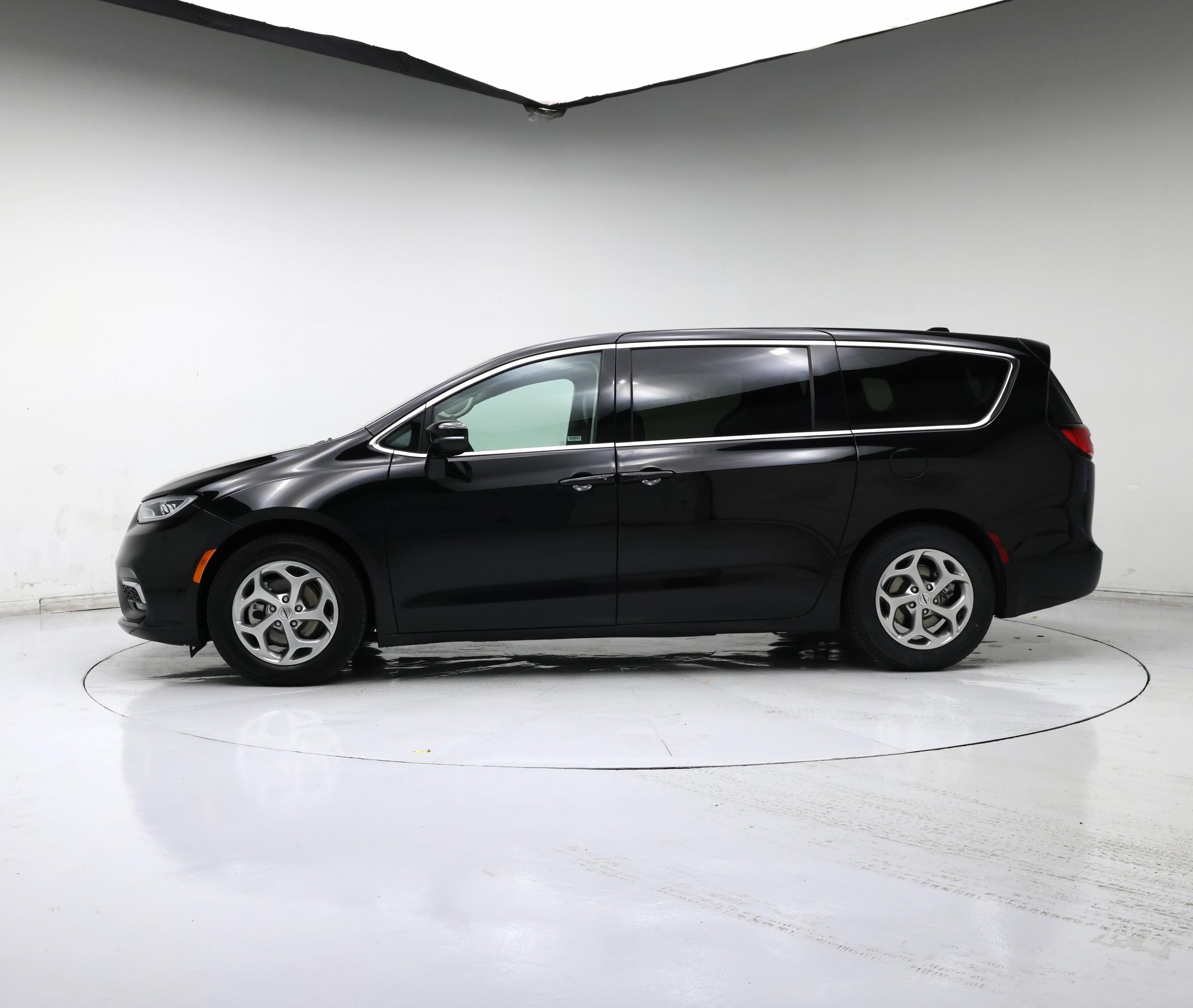 Thumbnail: 2024 Chrysler Pacifica - 3
