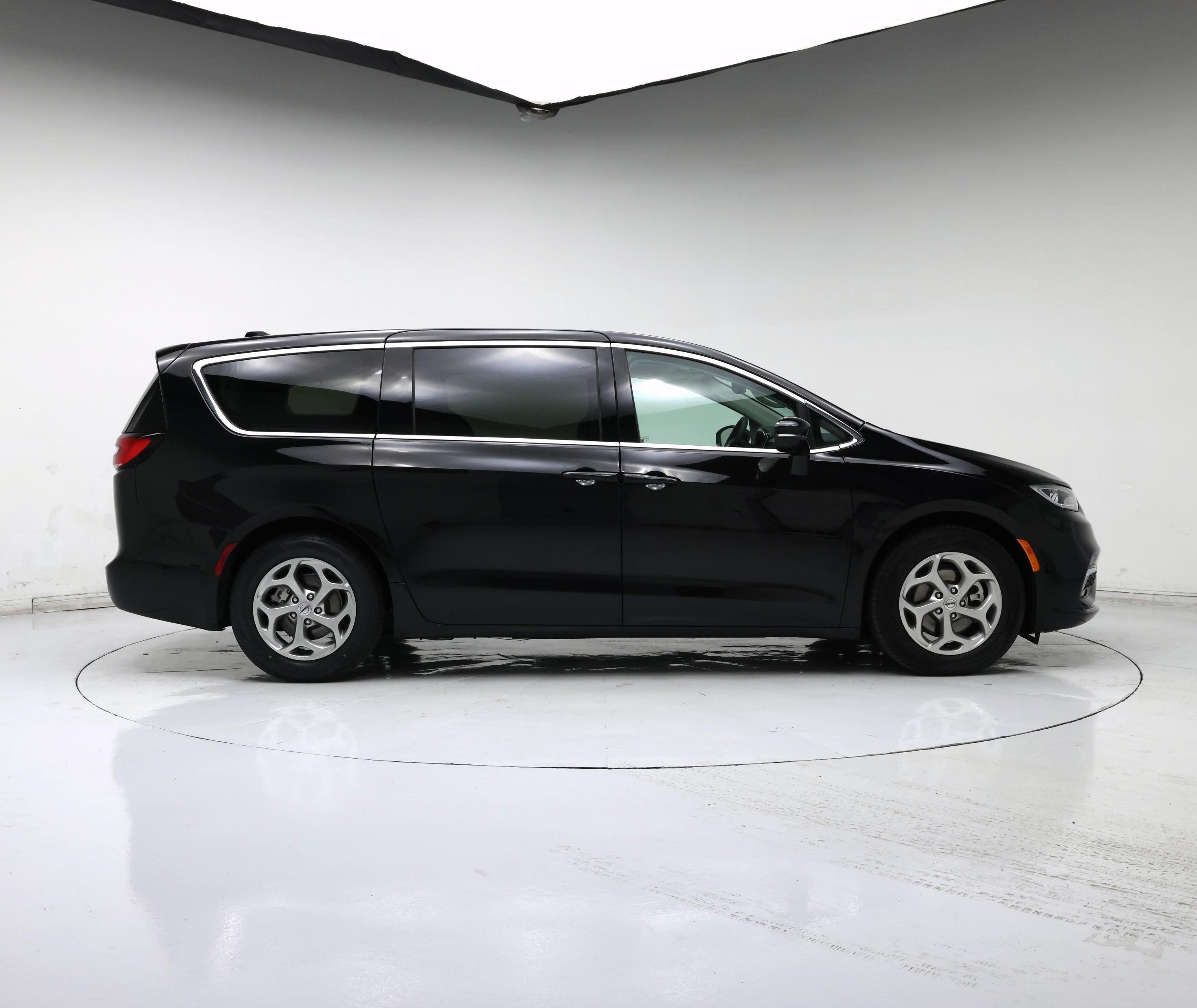Thumbnail: 2024 Chrysler Pacifica - 7