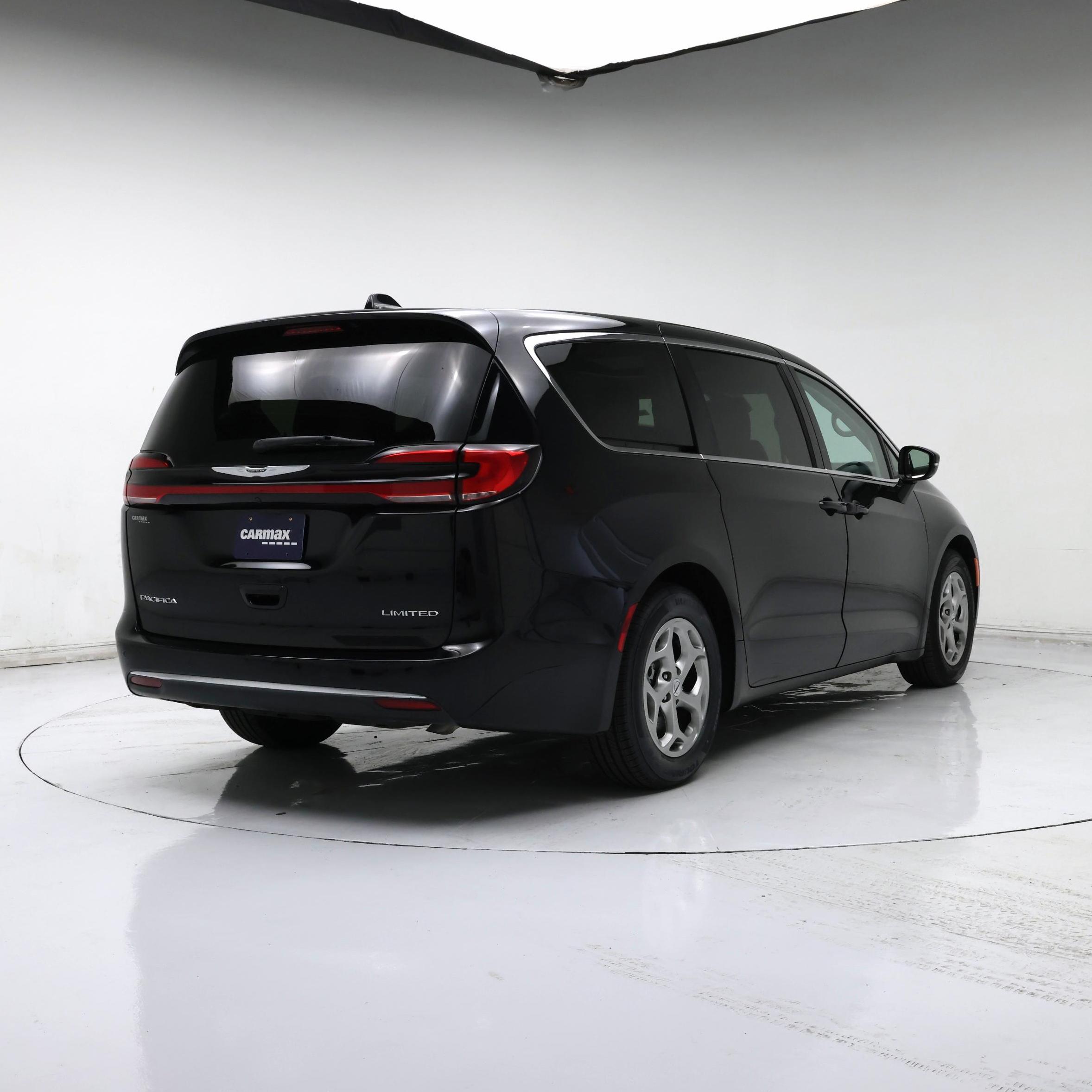 Thumbnail: 2024 Chrysler Pacifica - 8