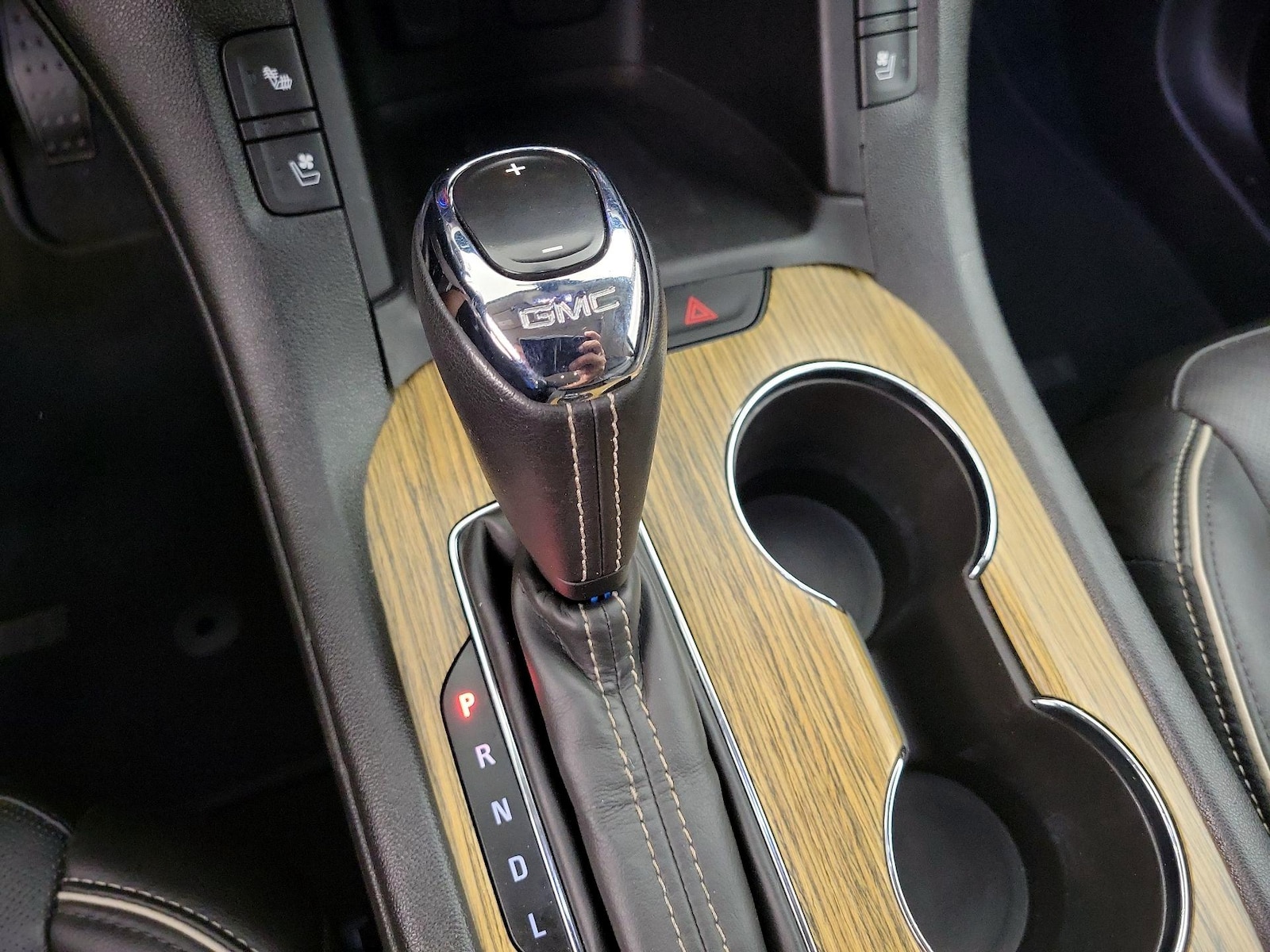 2017 GMC Acadia Denali - Photo 19