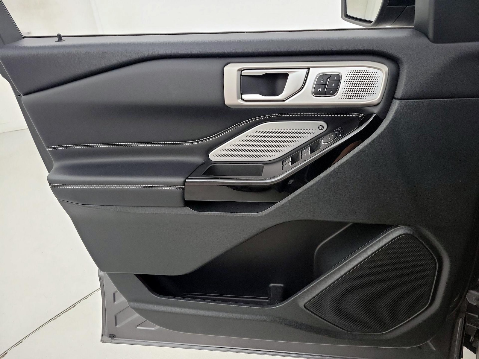 2024 Ford Explorer ST - Photo 13