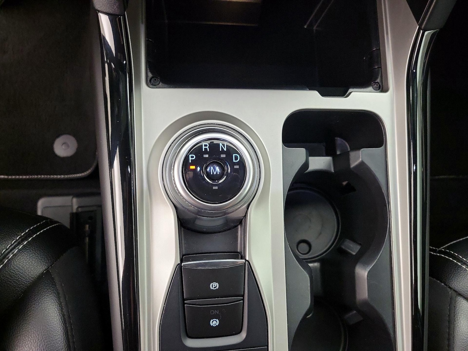 2024 Ford Explorer ST - Photo 19
