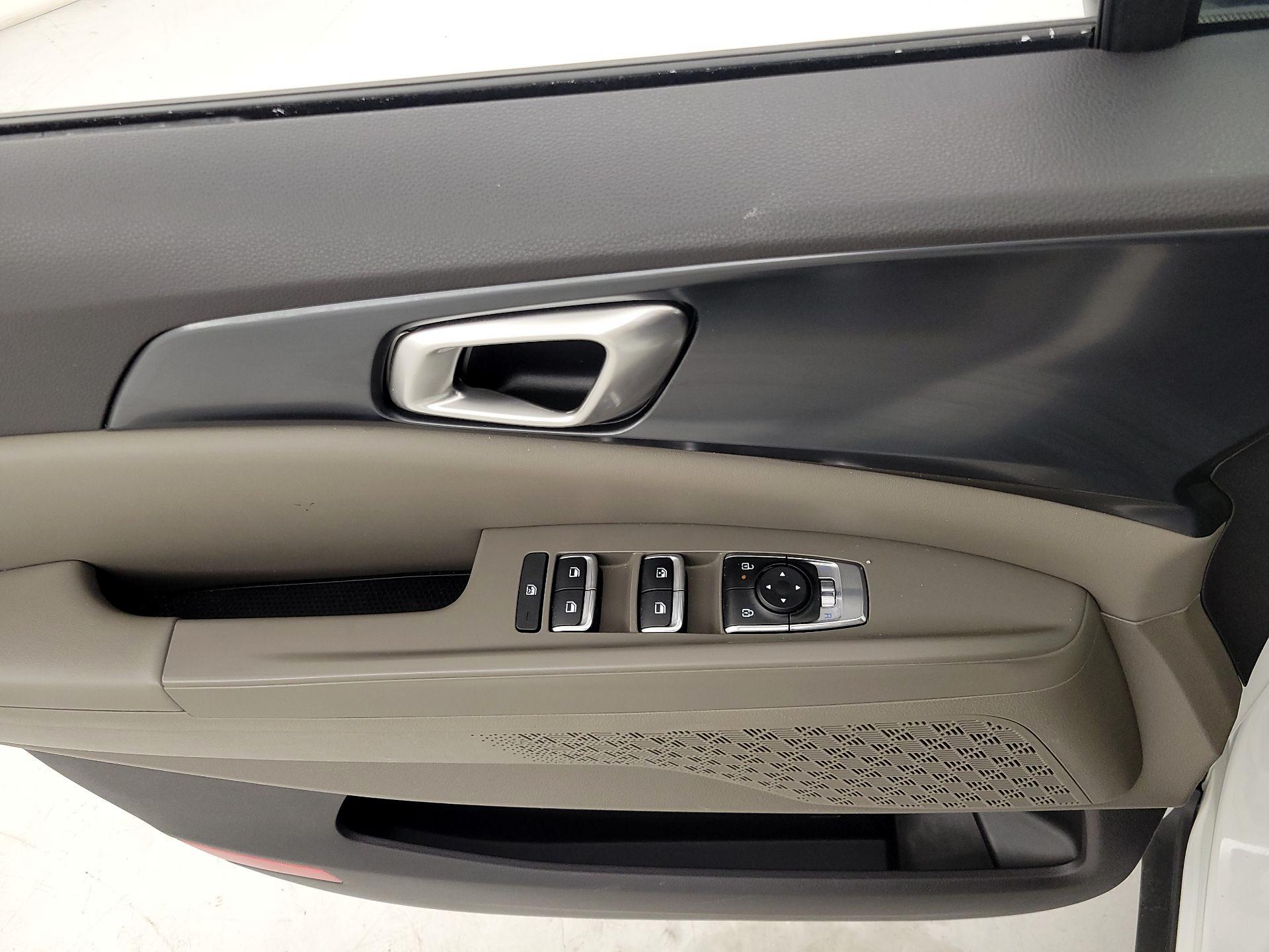 Thumbnail: 2025 Kia Carnival - 12