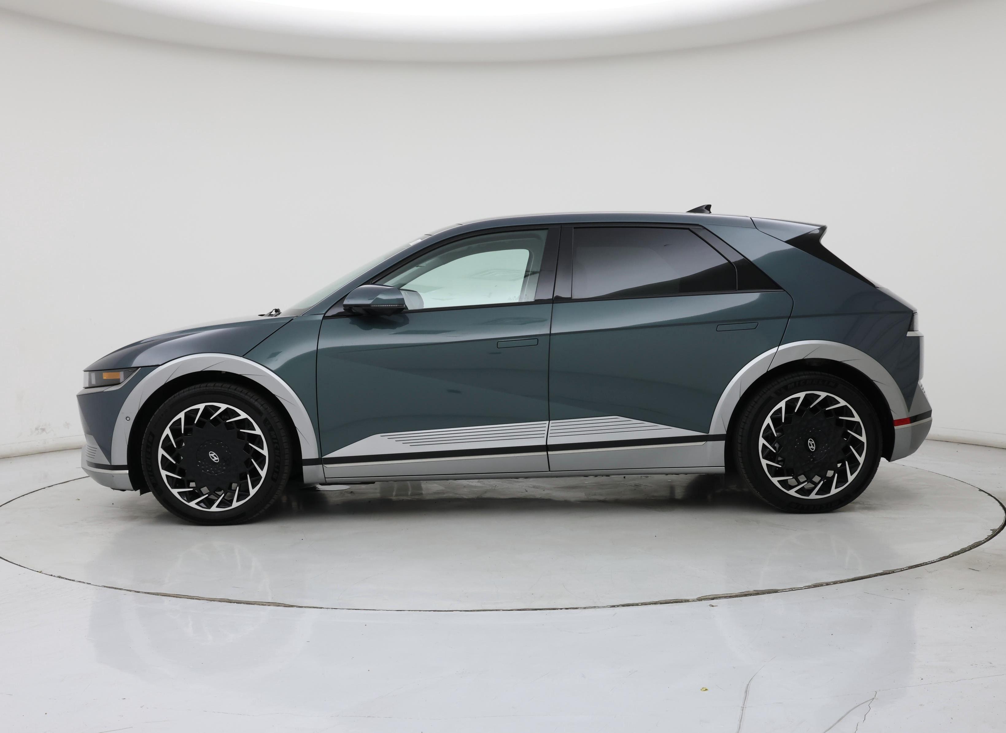 Thumbnail: 2024 Hyundai Ioniq 5 - 3