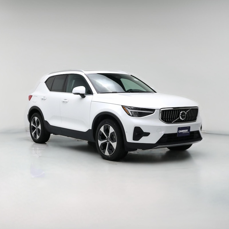 2025 Volvo XC40 B5 Plus Bright Theme