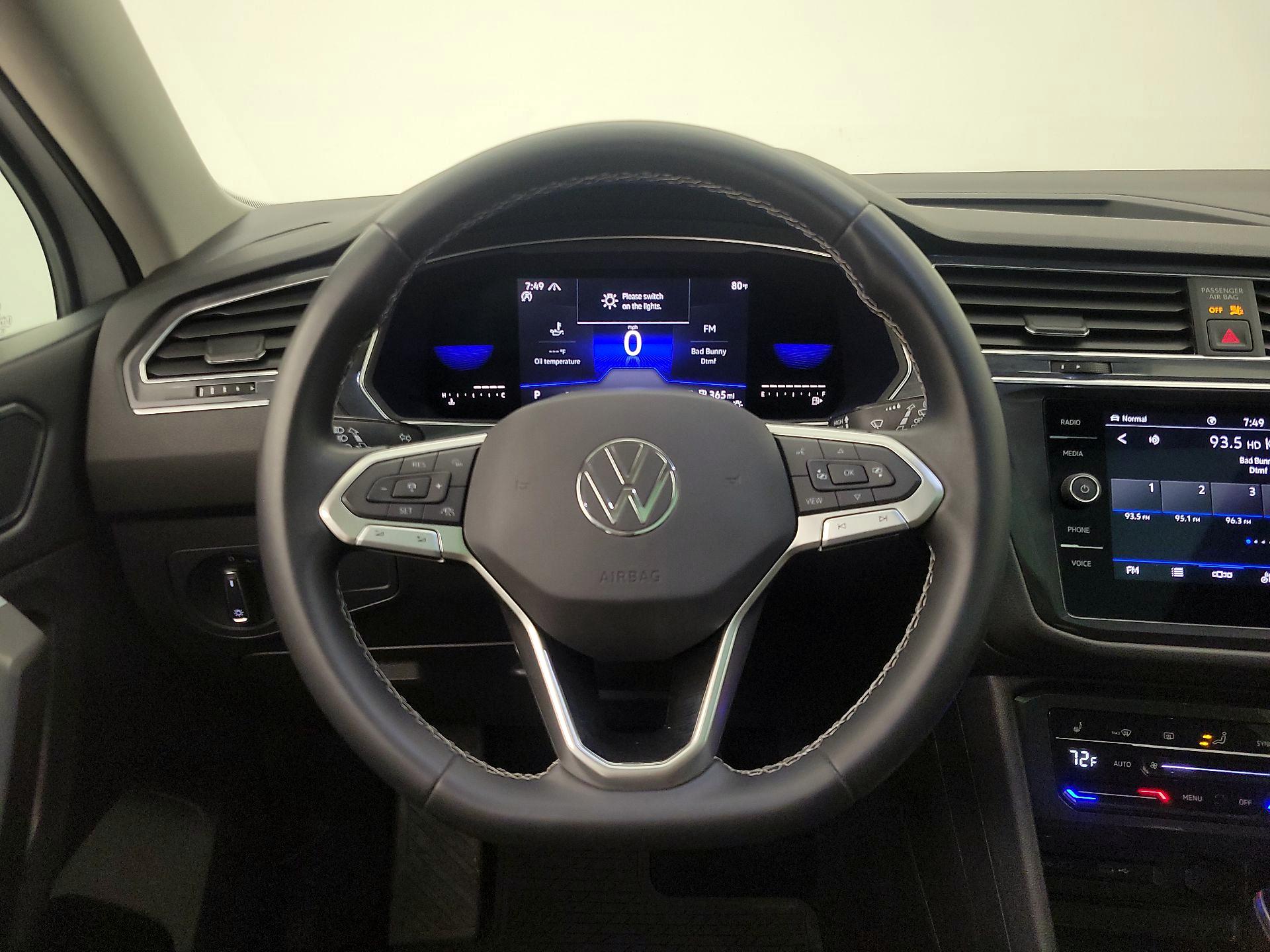 Thumbnail: 2022 Volkswagen Tiguan - 10