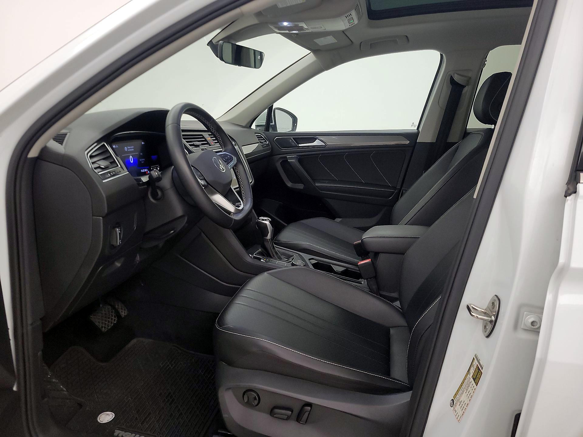 Thumbnail: 2022 Volkswagen Tiguan - 11