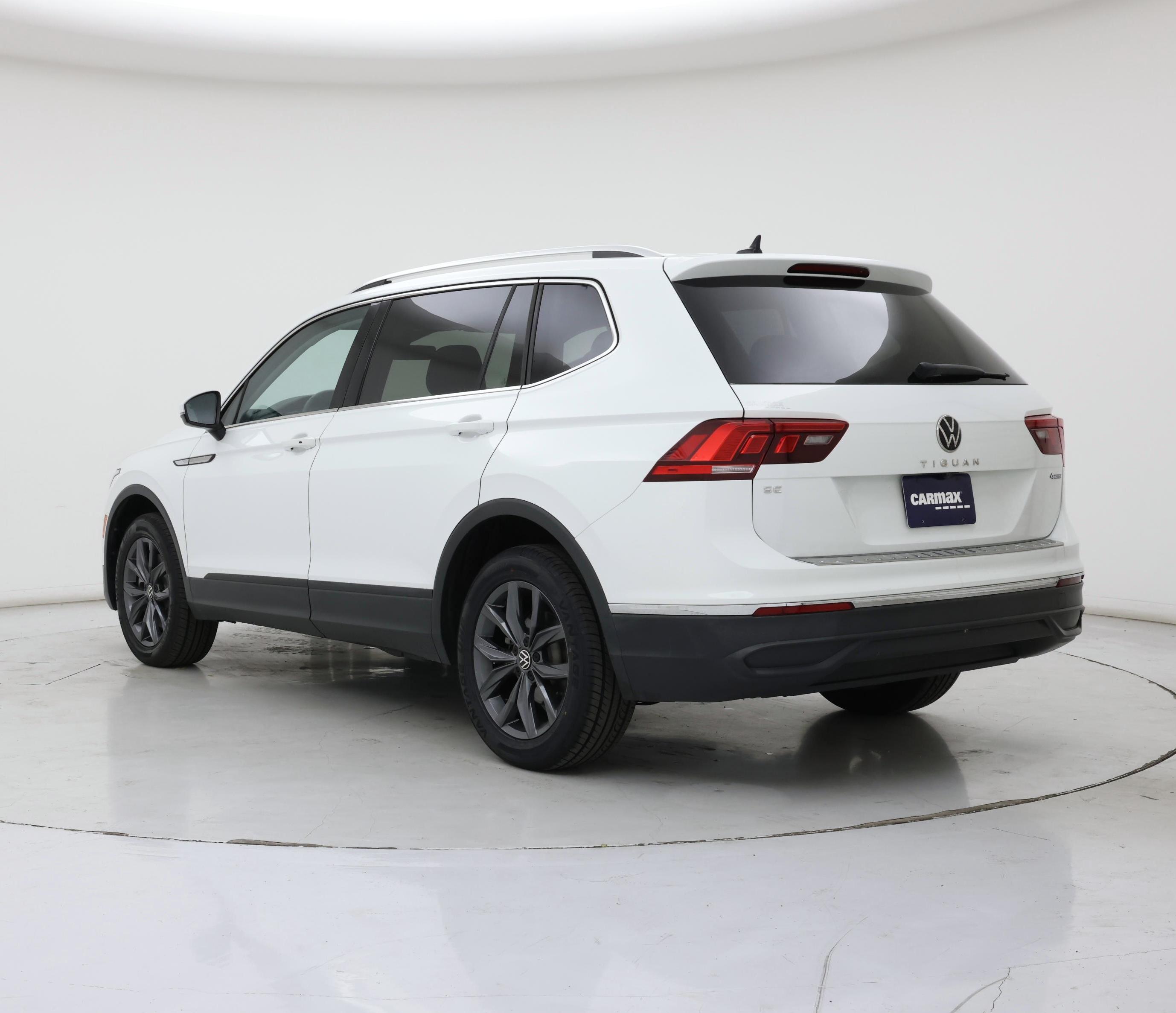Thumbnail: 2022 Volkswagen Tiguan - 2