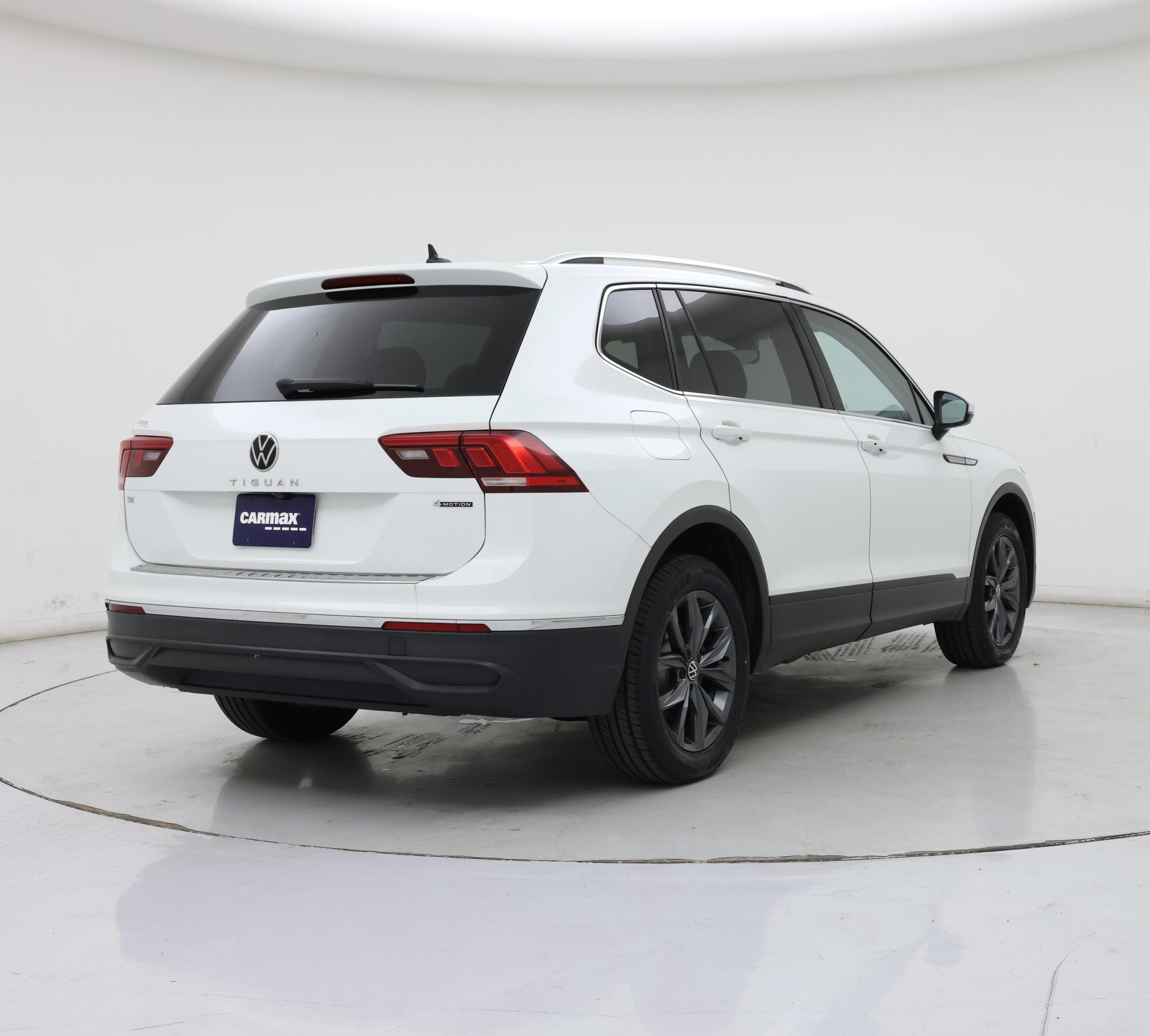 Thumbnail: 2022 Volkswagen Tiguan - 8