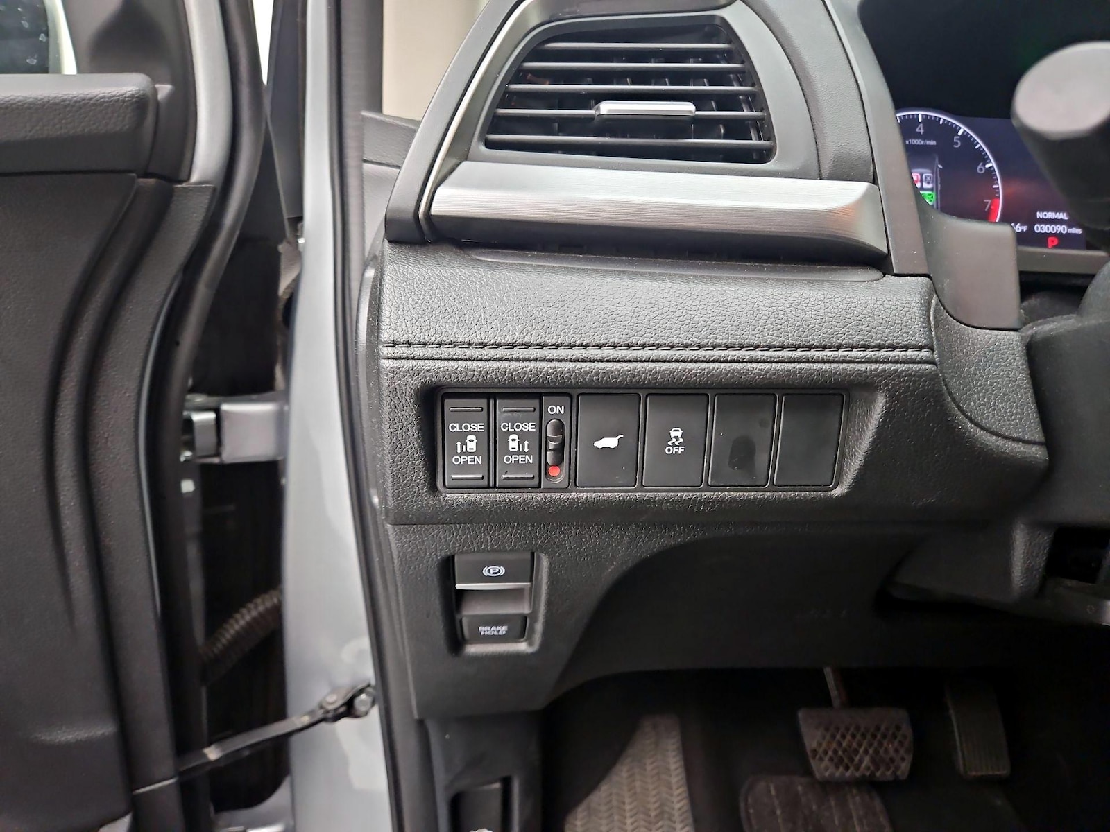 2025 Honda Odyssey EX-L - Photo 14