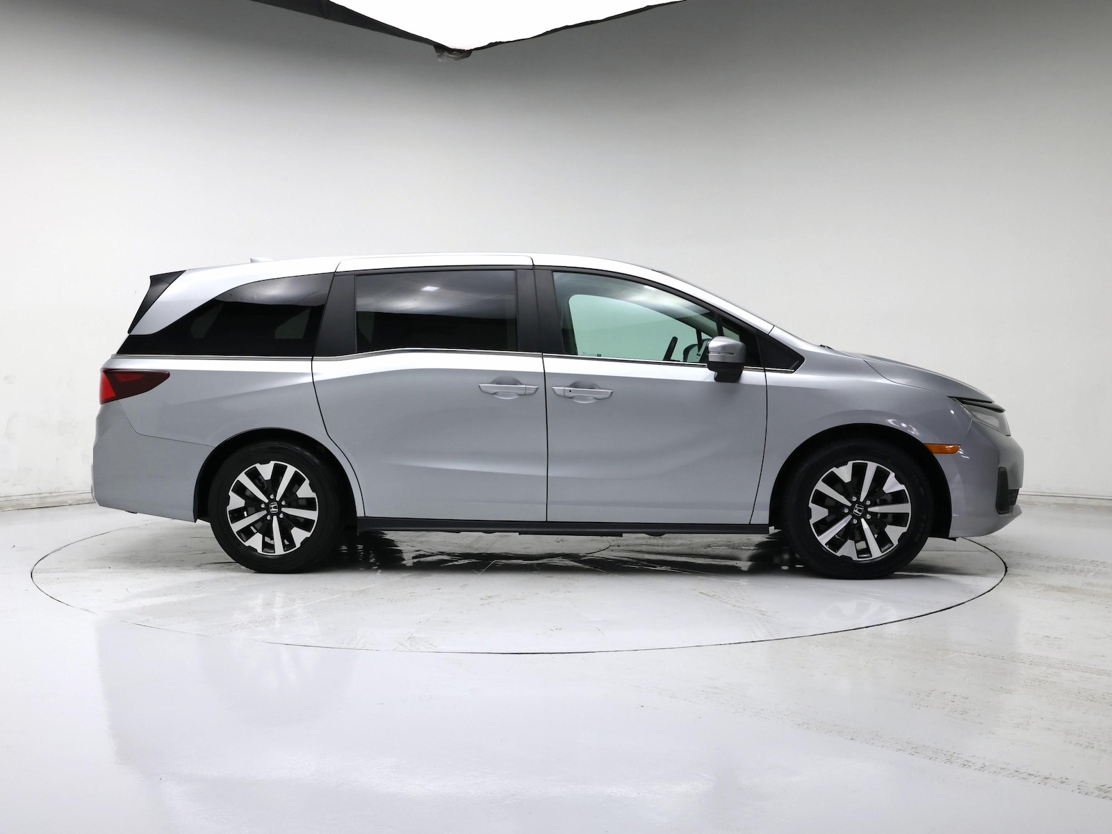 2025 Honda Odyssey EX-L - Photo 8