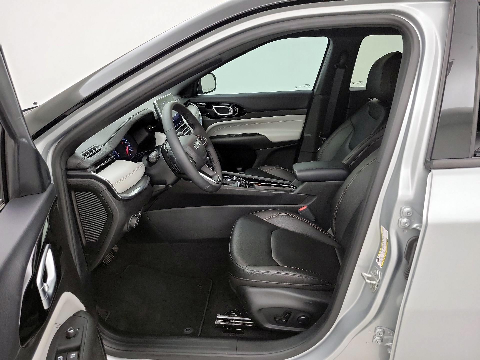 Thumbnail: 2024 Jeep Compass - 11