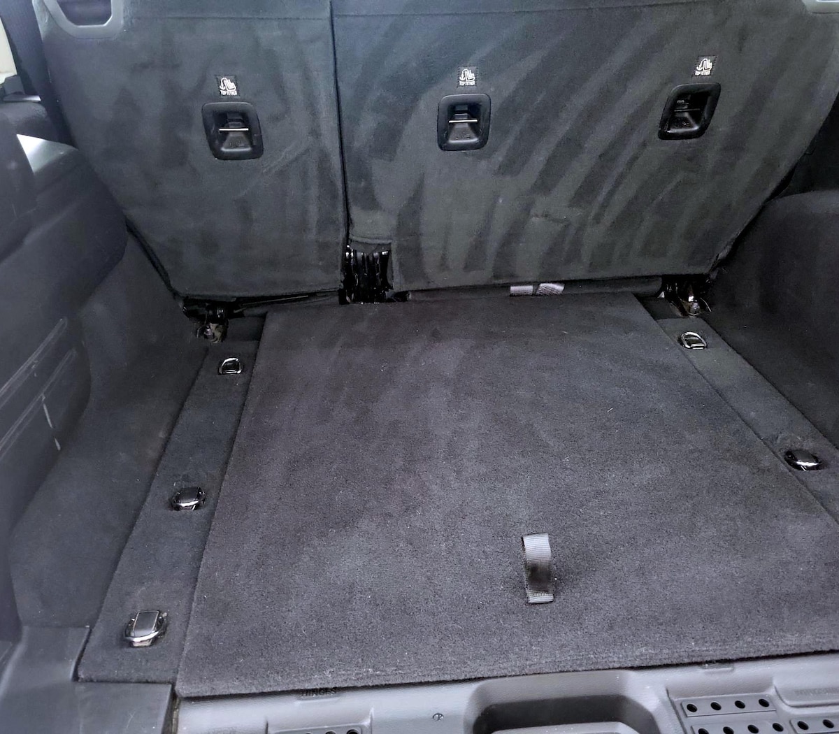 Trunk/Cargo (Seats Up)