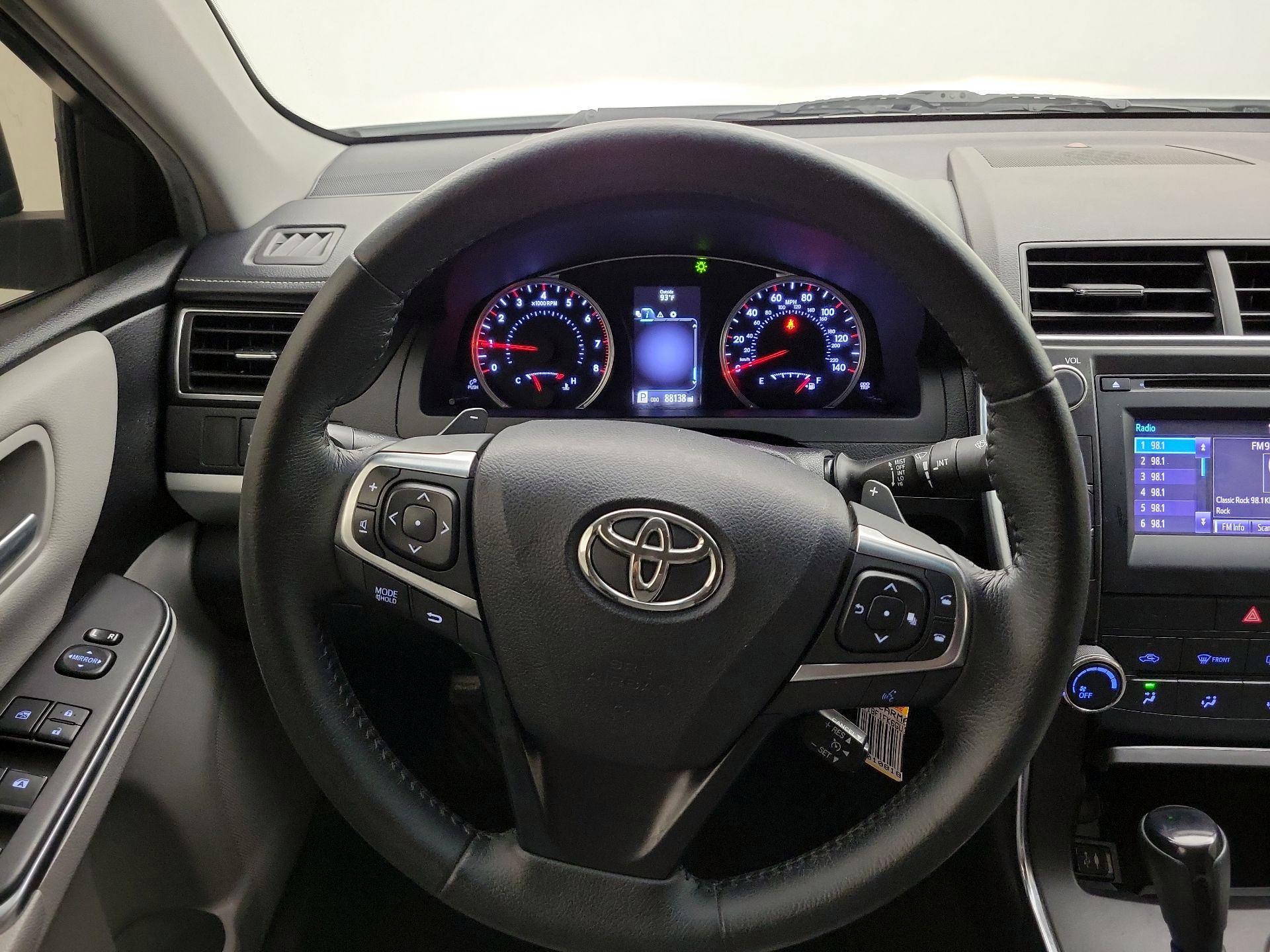 Thumbnail: 2016 Toyota Camry - 10