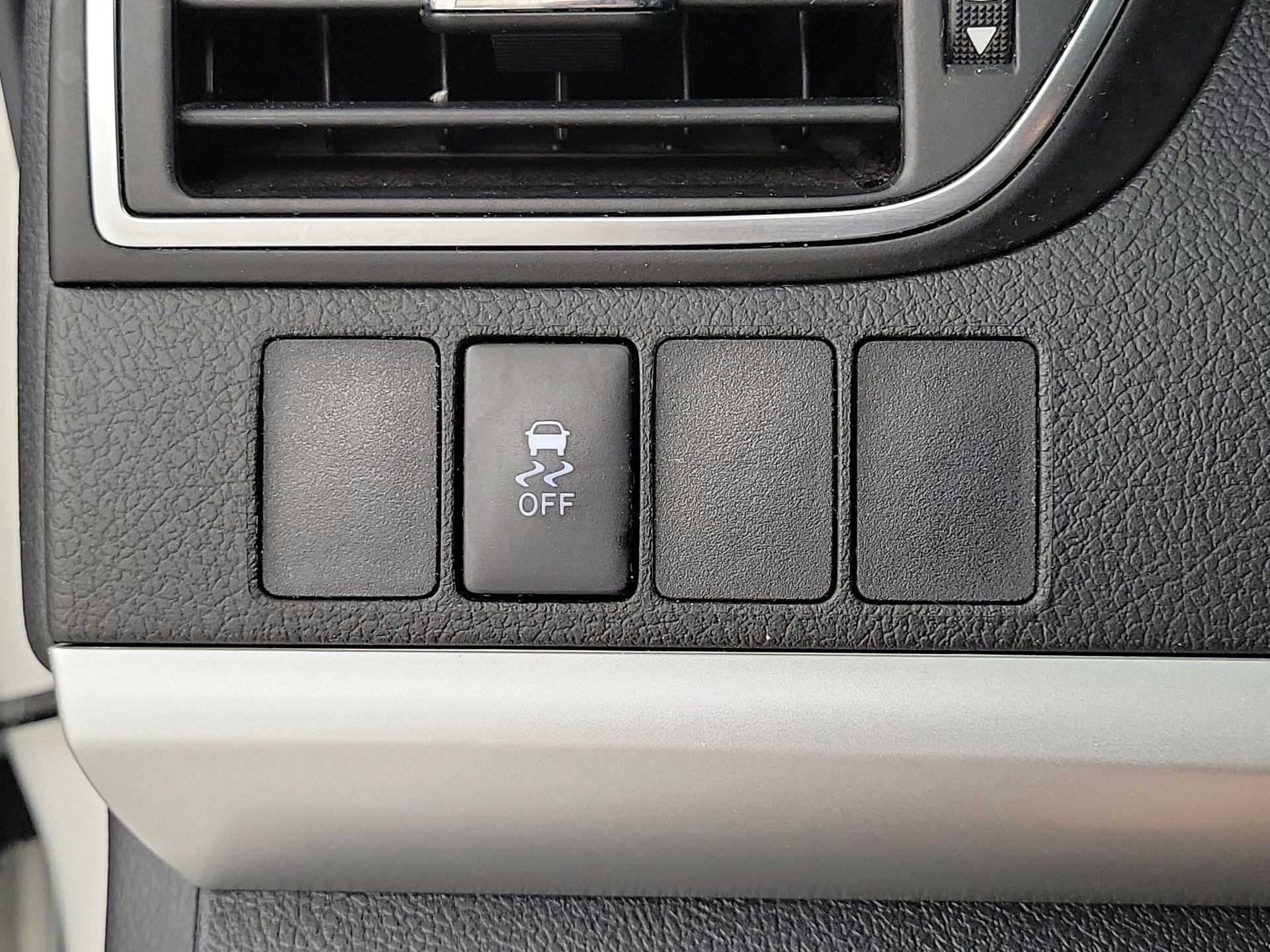 Thumbnail: 2016 Toyota Camry - 13