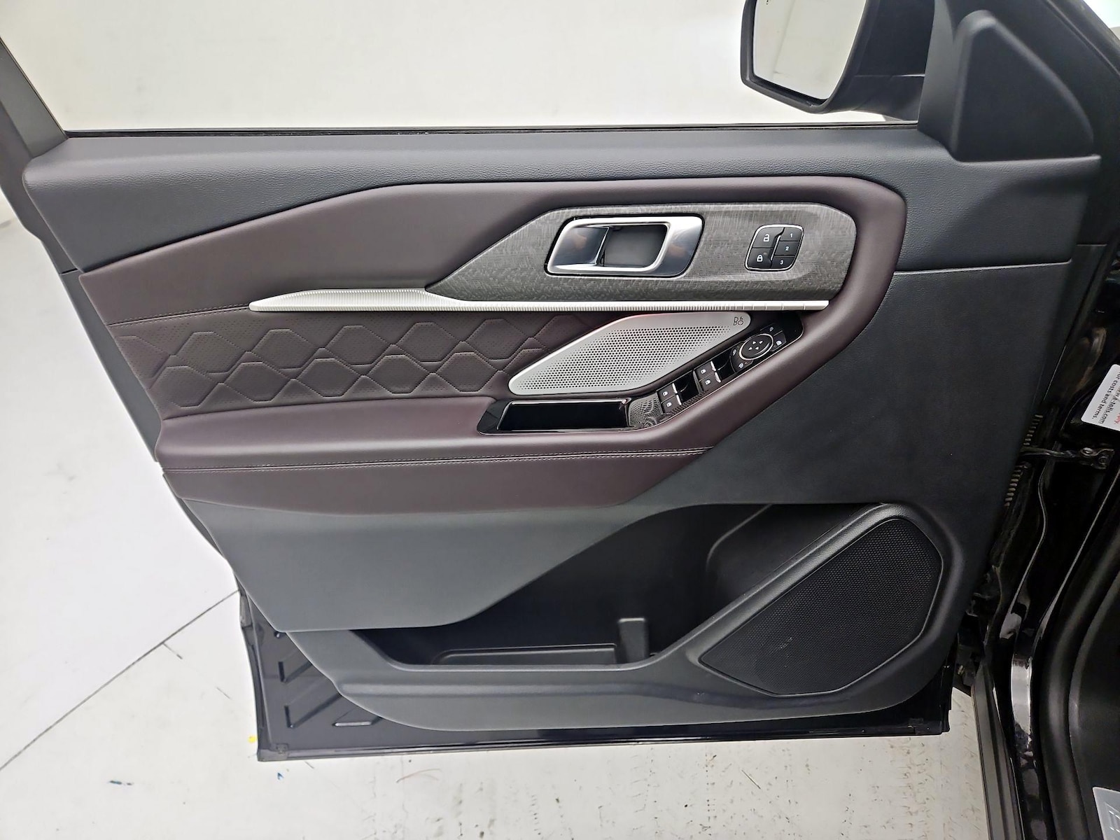 2025 Ford Explorer Platinum - Photo 13