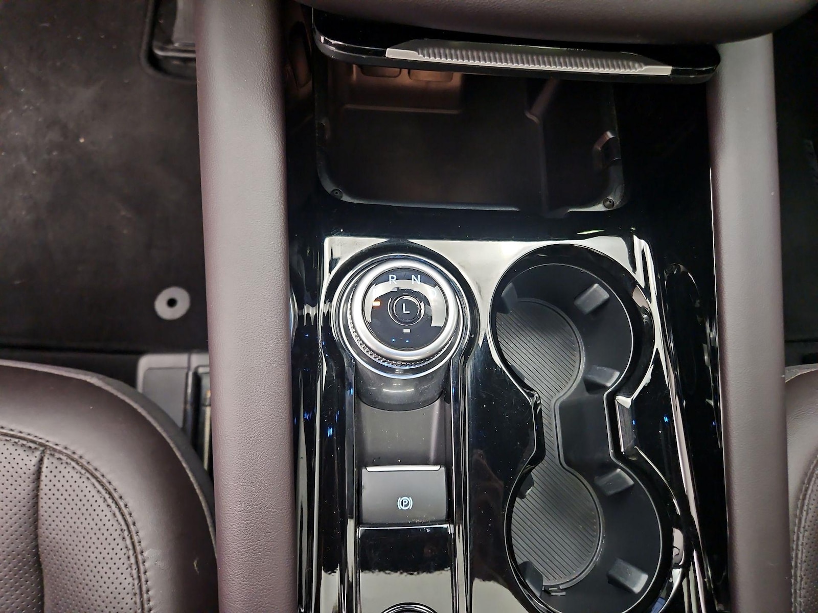 2025 Ford Explorer Platinum - Photo 19