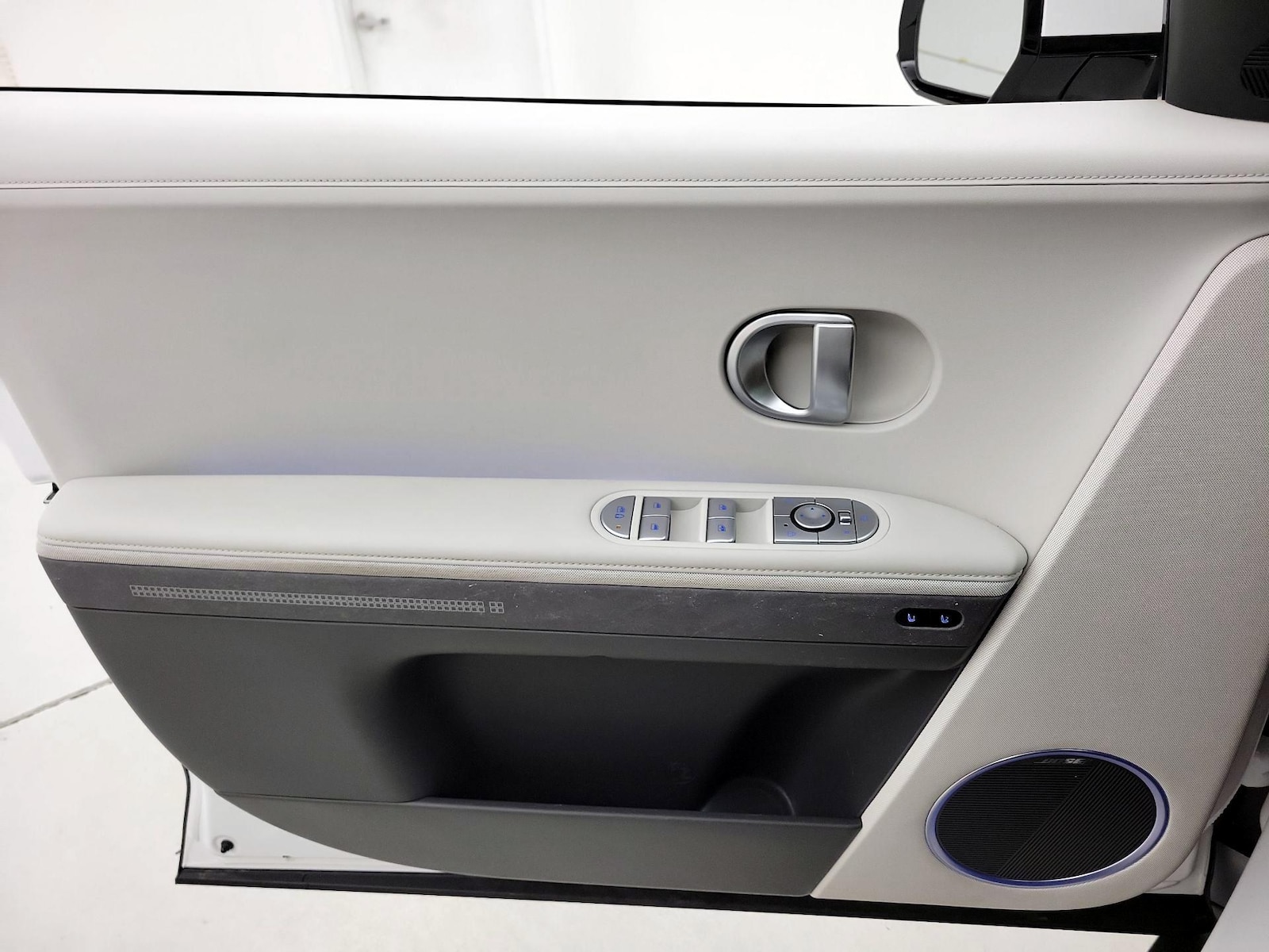 2024 Hyundai IONIQ 5 Limited - Photo 13