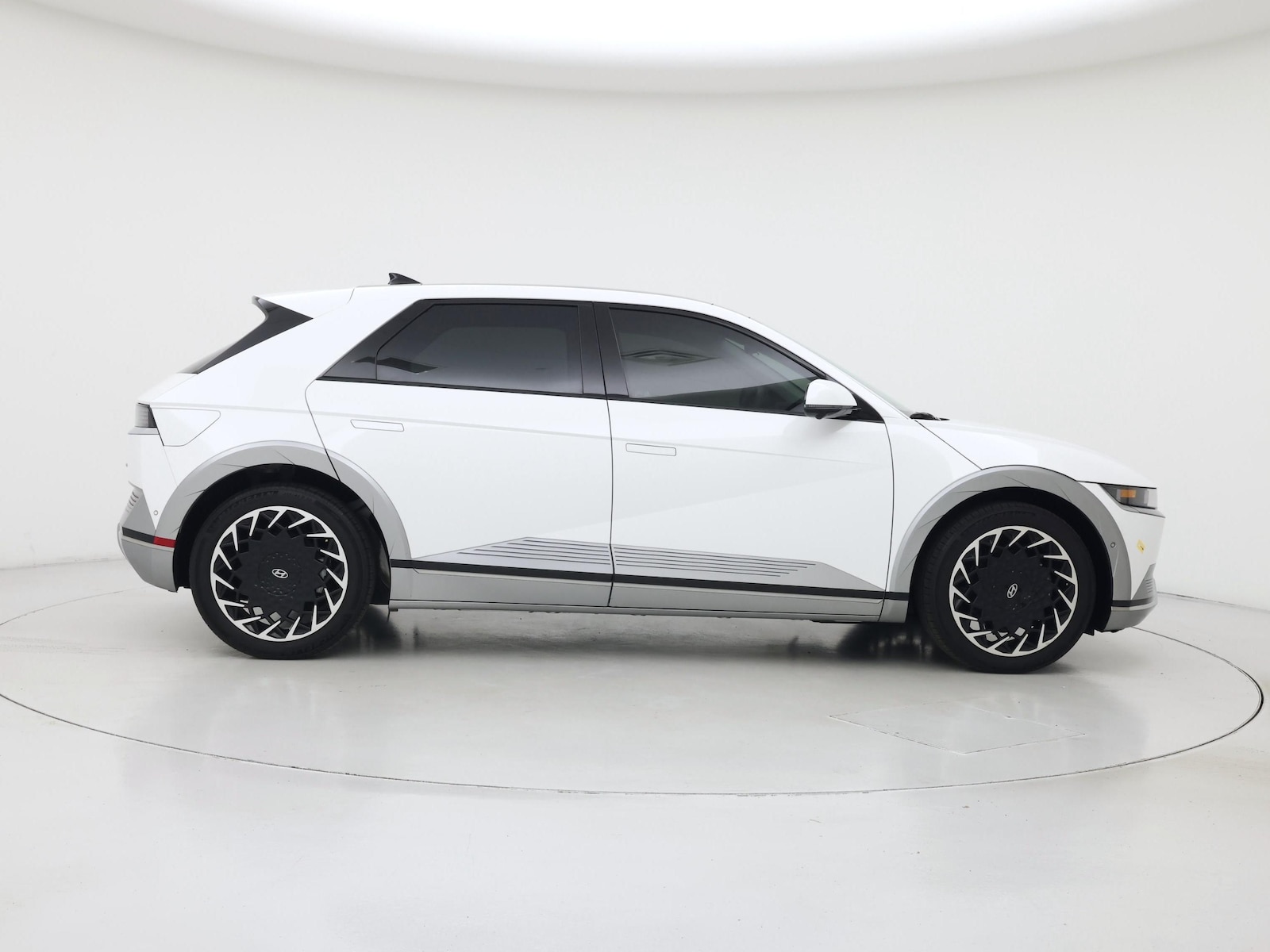 2024 Hyundai IONIQ 5 Limited - Photo 8