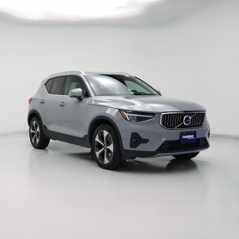 2025 Volvo XC40 B5 Plus Bright Theme