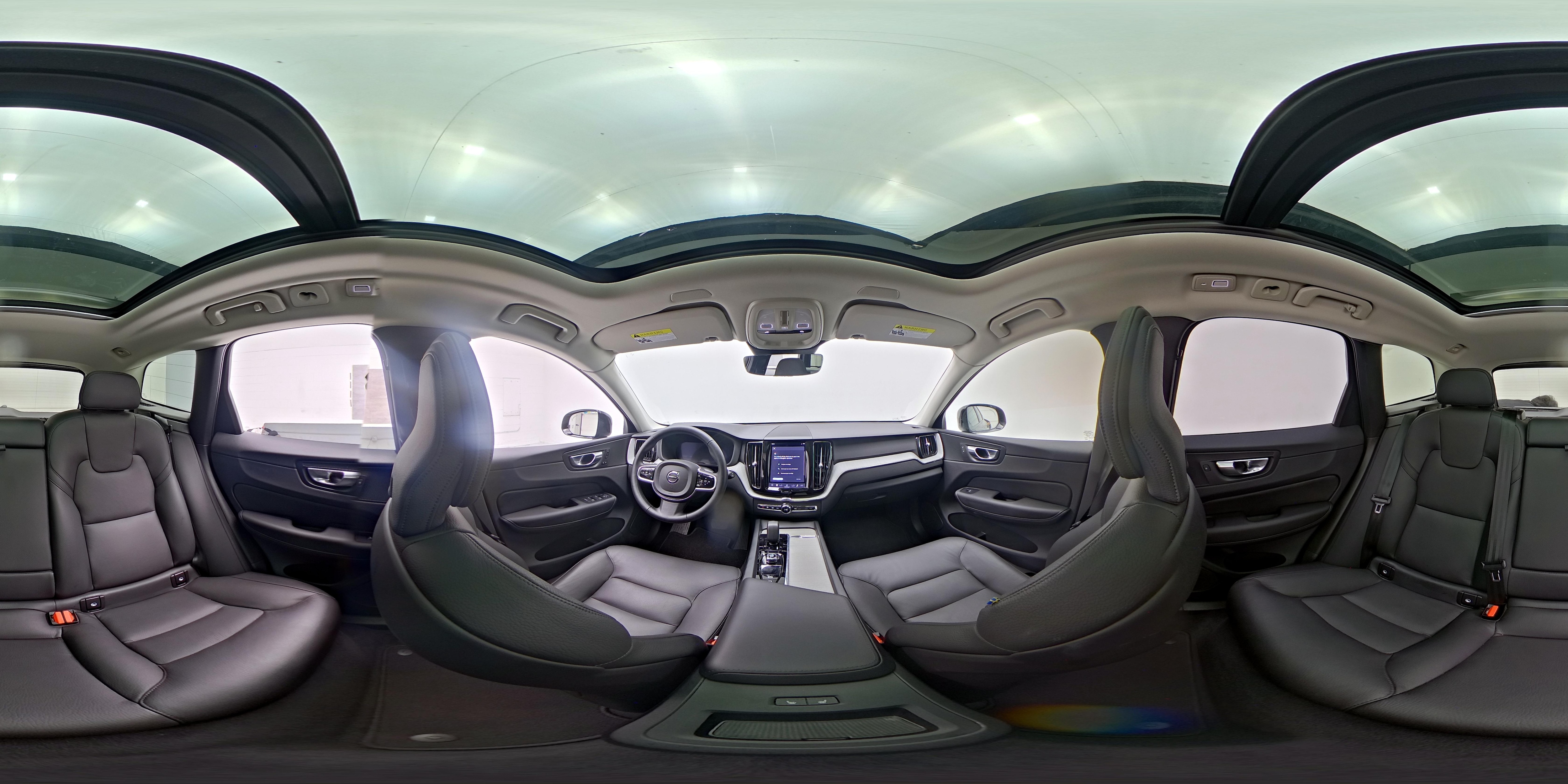 2025 Volvo XC60 Plus - Photo 27